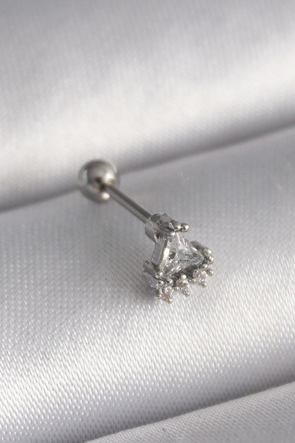 STOREMAX 316L Çelik Gümüş Renk Üçgen Zirkon Taşlı Tragus Piercing