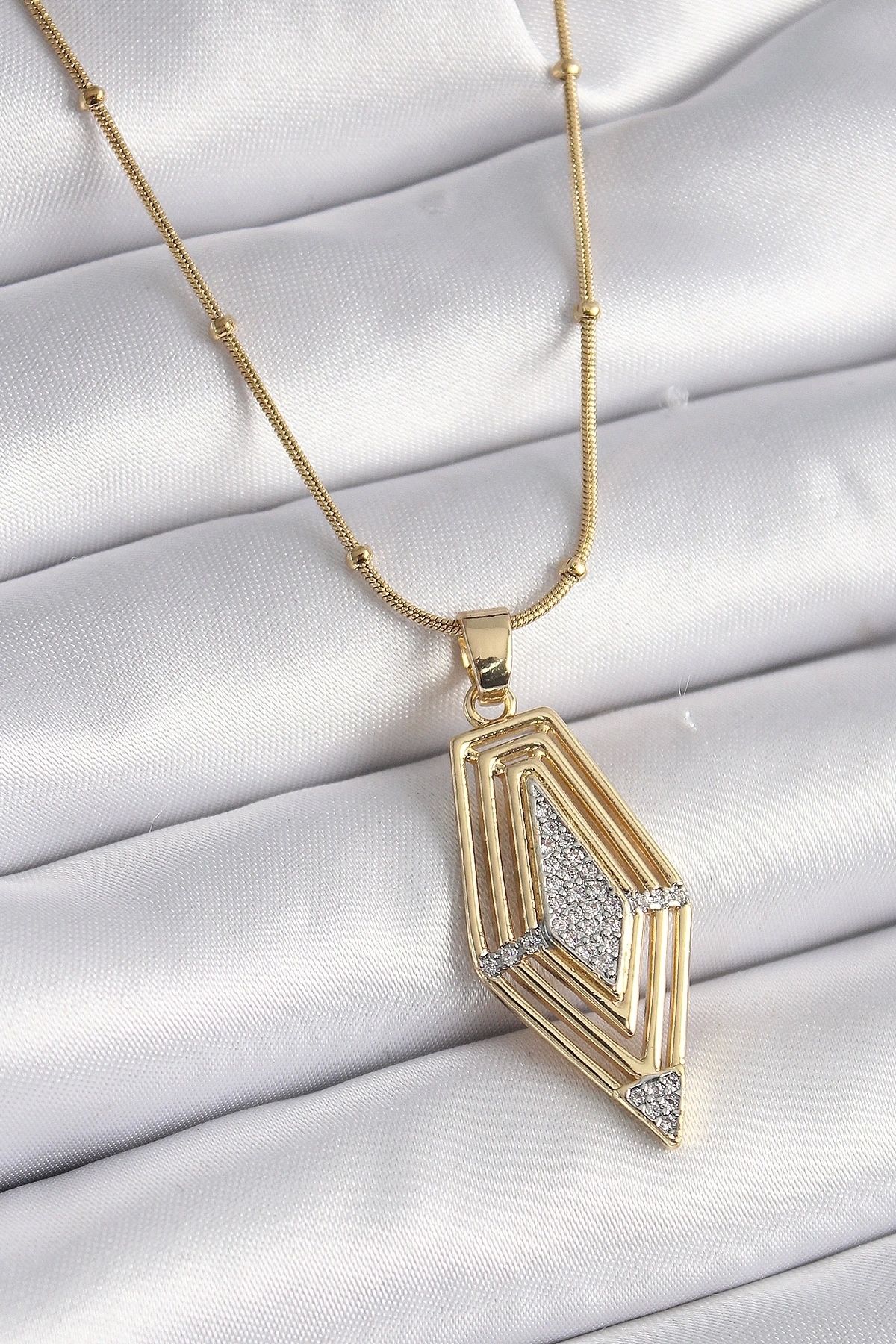 STOREMAX 316L Çelik Gold Renk Zirkon Taşlı Vintage Model Kadın Kolye
