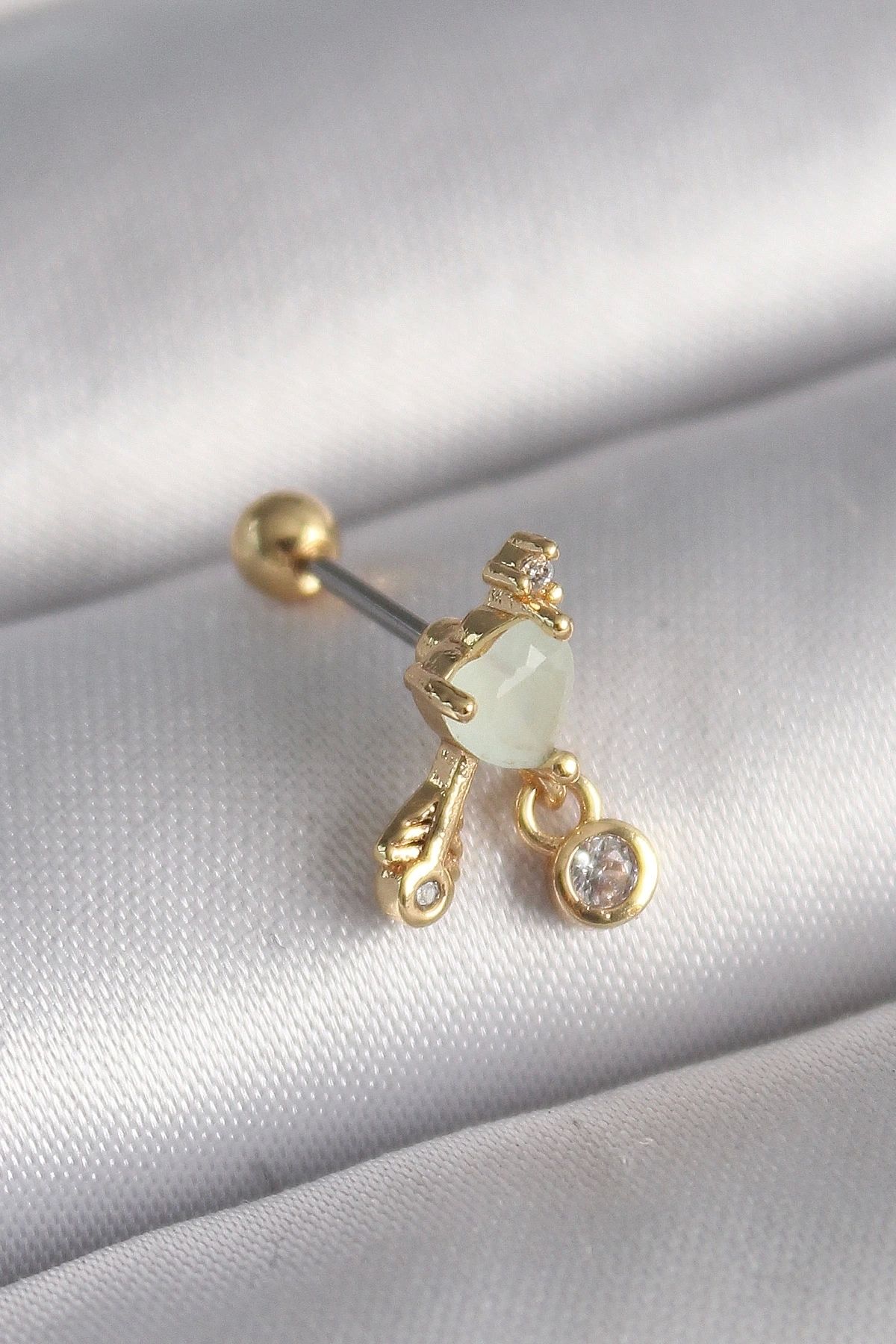 STOREMAX 316L Çelik Gold Renk Beyaz Mineli Kalp Sallantı Zirkon Taşlı Tragus Piercing