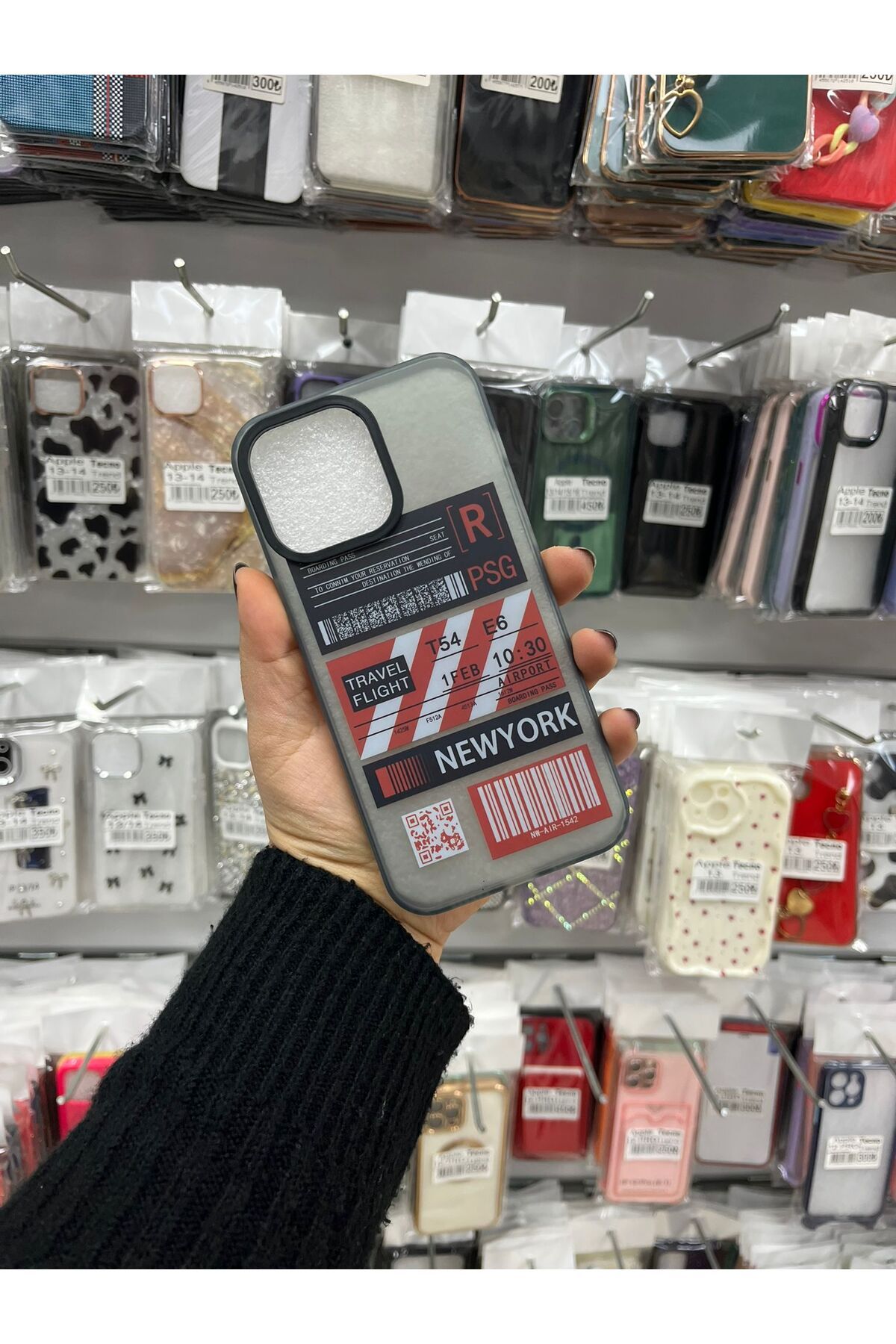 TECNOTREND Apple iPhone 14 Pro Max Parlayan Kabartmalı İkonik Figürlü Amas Silikon Kapak