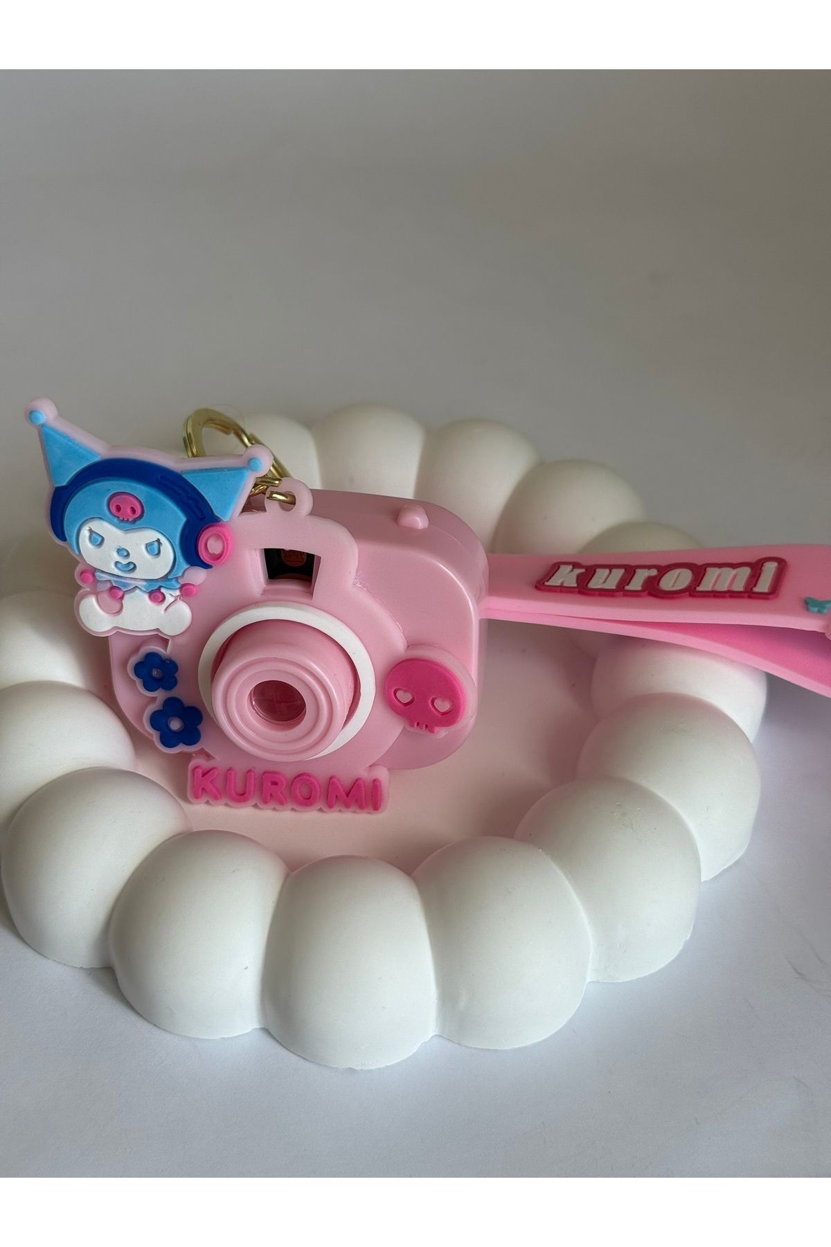 PileaD KUROMİ FOTOĞRAF MAKİNESİ DUVARA YANSITMALI ANAHTARLIK ÇANTA SÜSÜ