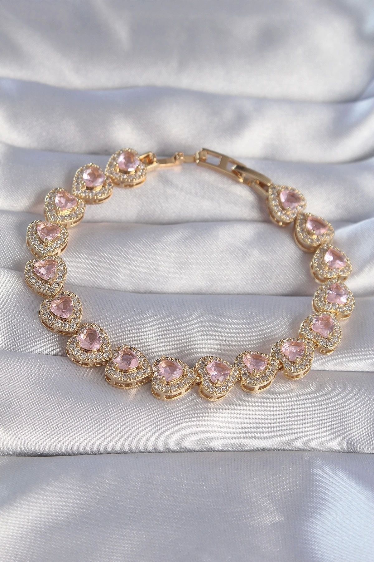 STOREMAX Vip Seri Pirinç Gold Renk Pembe Zirkon Taşlı Kalp Tasarımlı Bileklik