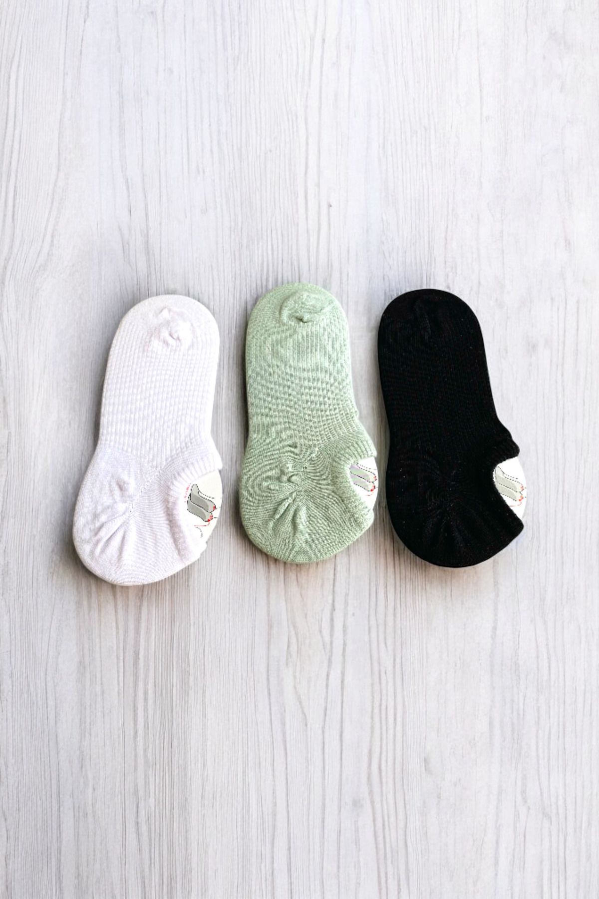 AYMETA Kadın 3 Adet Yüksek Kalite Görünmez Sneaker Çorap Seti