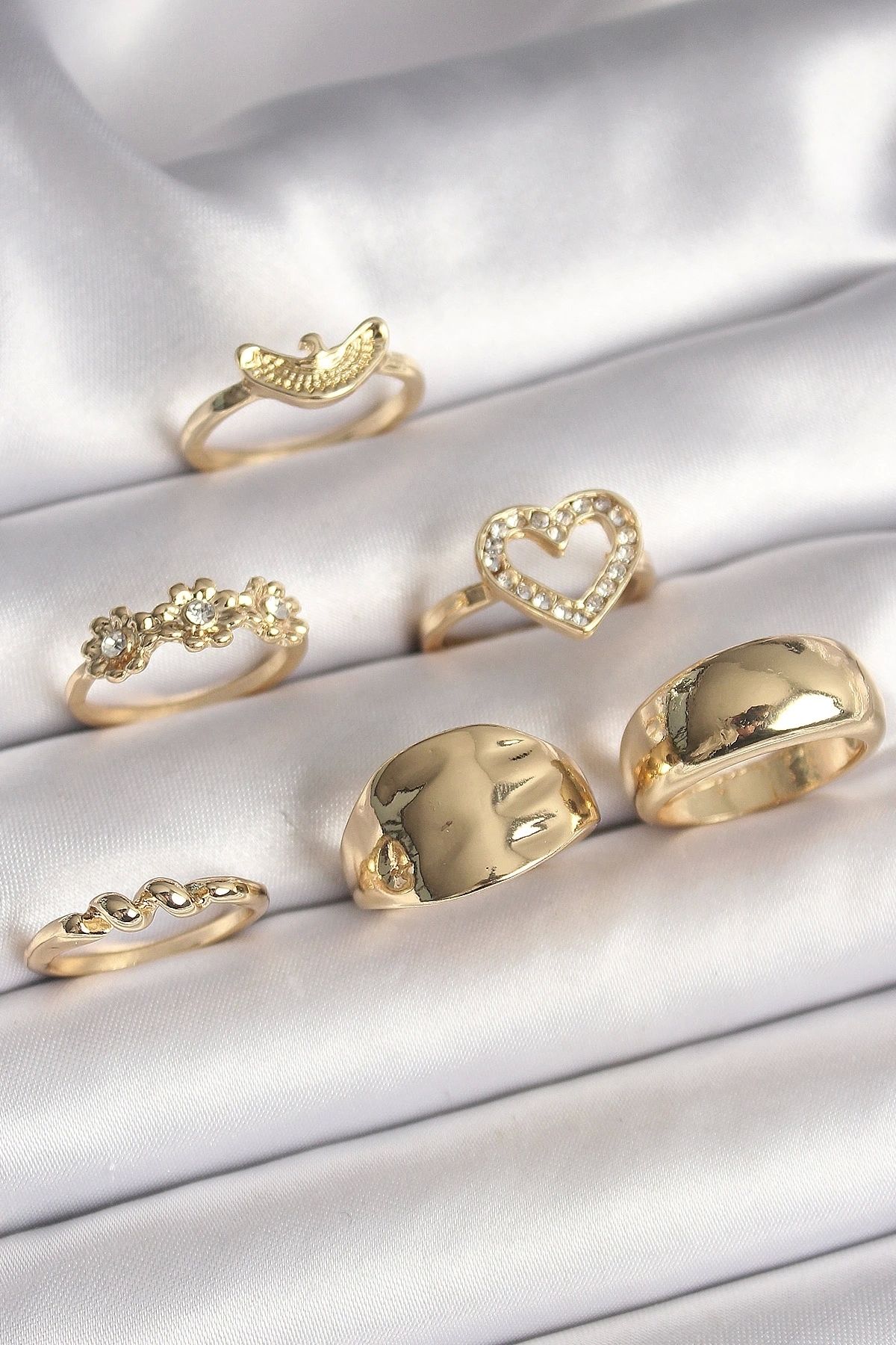STOREMAX Pirinç Gold Renk Zirkon Taşlı Kalp Figür Çiçek Detay 6'Lı Kadın Yüzük Seti