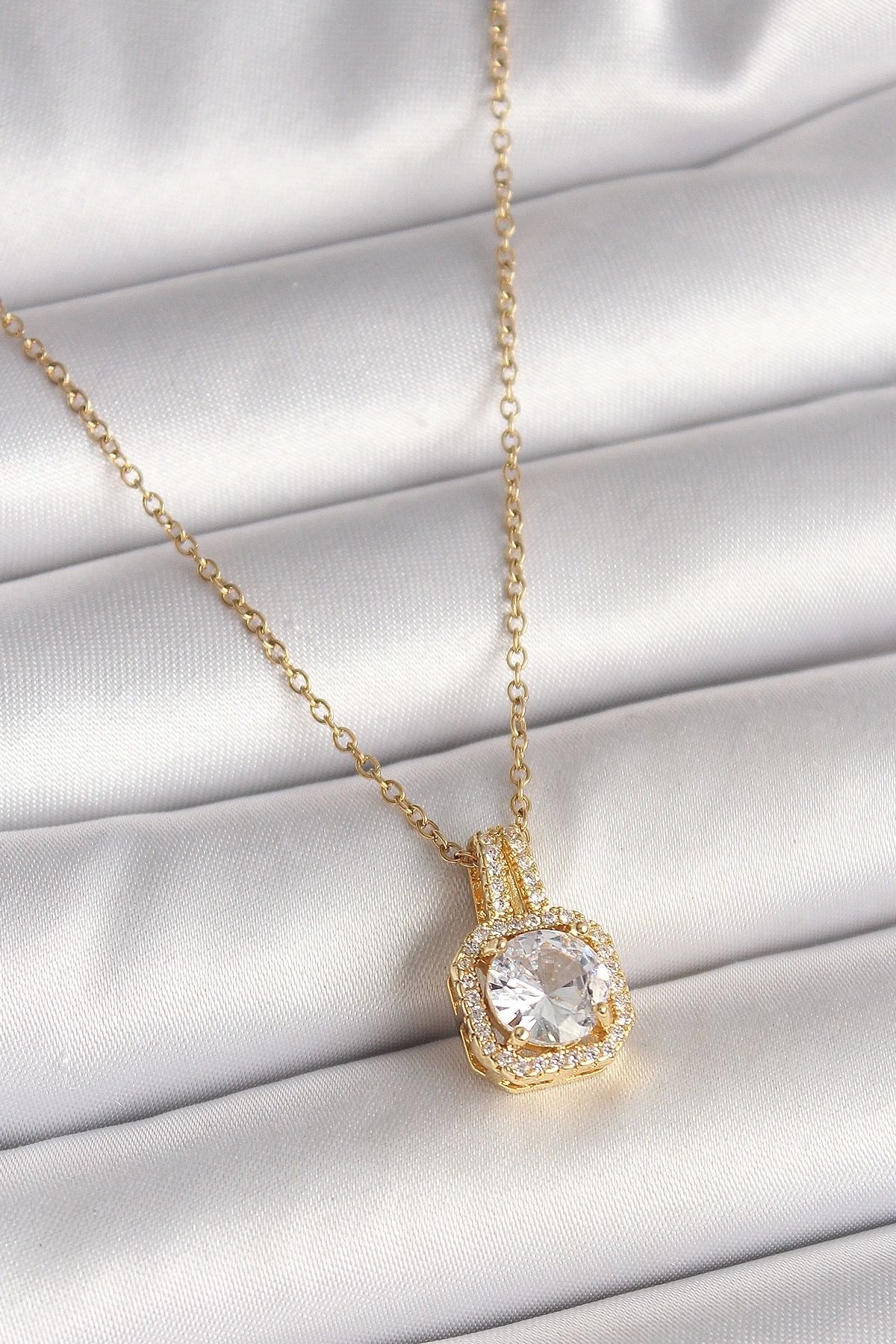 STOREMAX 316L Çelik Gold Renk Zincir Zirkon Taşlı Kare Model Kadın Kolye