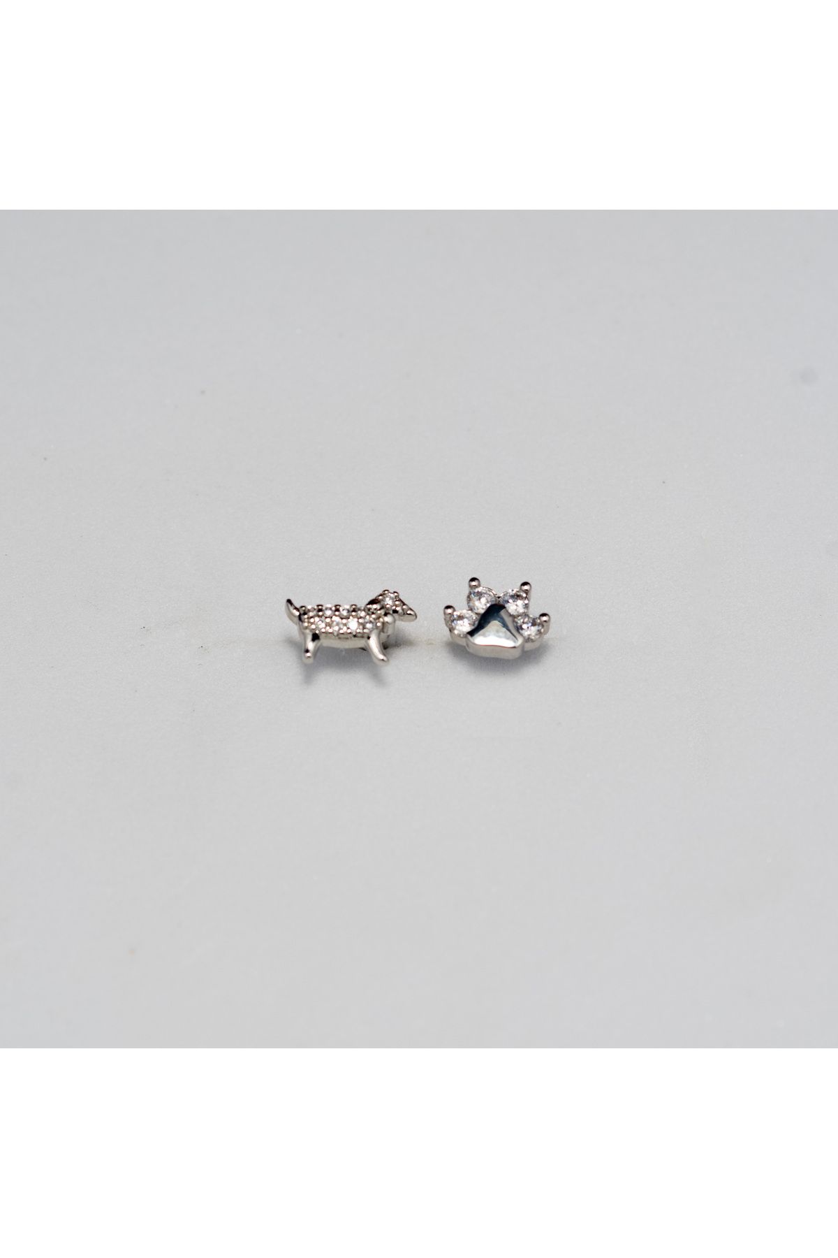 Piercing by Sever KOMBİN KÖPEK VE PATİ ÇELİK PIERCING… GÜMÜŞ/SILVER RENKLİ ve ŞEFFAF TAŞLI (TARGUS HELIX CONCH FLAT)
