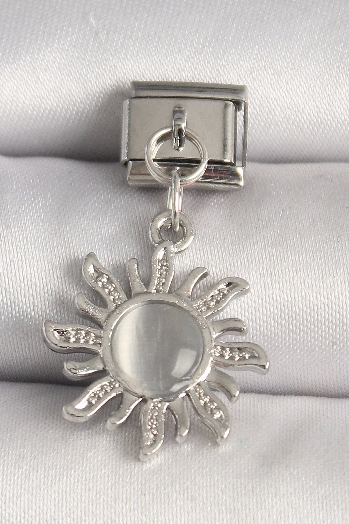 STOREMAX 316L Çelik Gümüş Renk Beyaz Mineli Güneş Model Nomination Charm