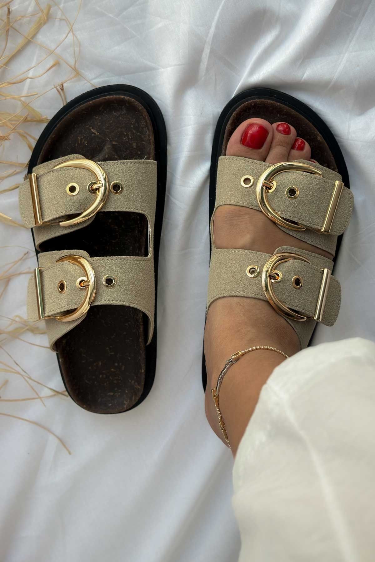 Shoebutik Kyle Bej Süet Toka Detay Kadın Terlik