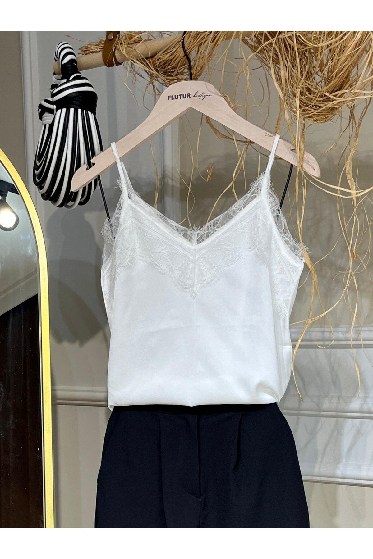 MODA Saten Dantel Ayarlanabilir Askılı Bluz