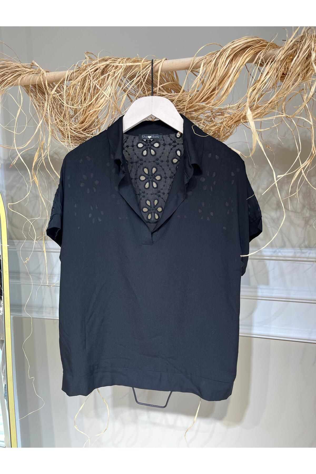 MODA Siyah V Yaka Sırt Detaylı Gömlek Bluz