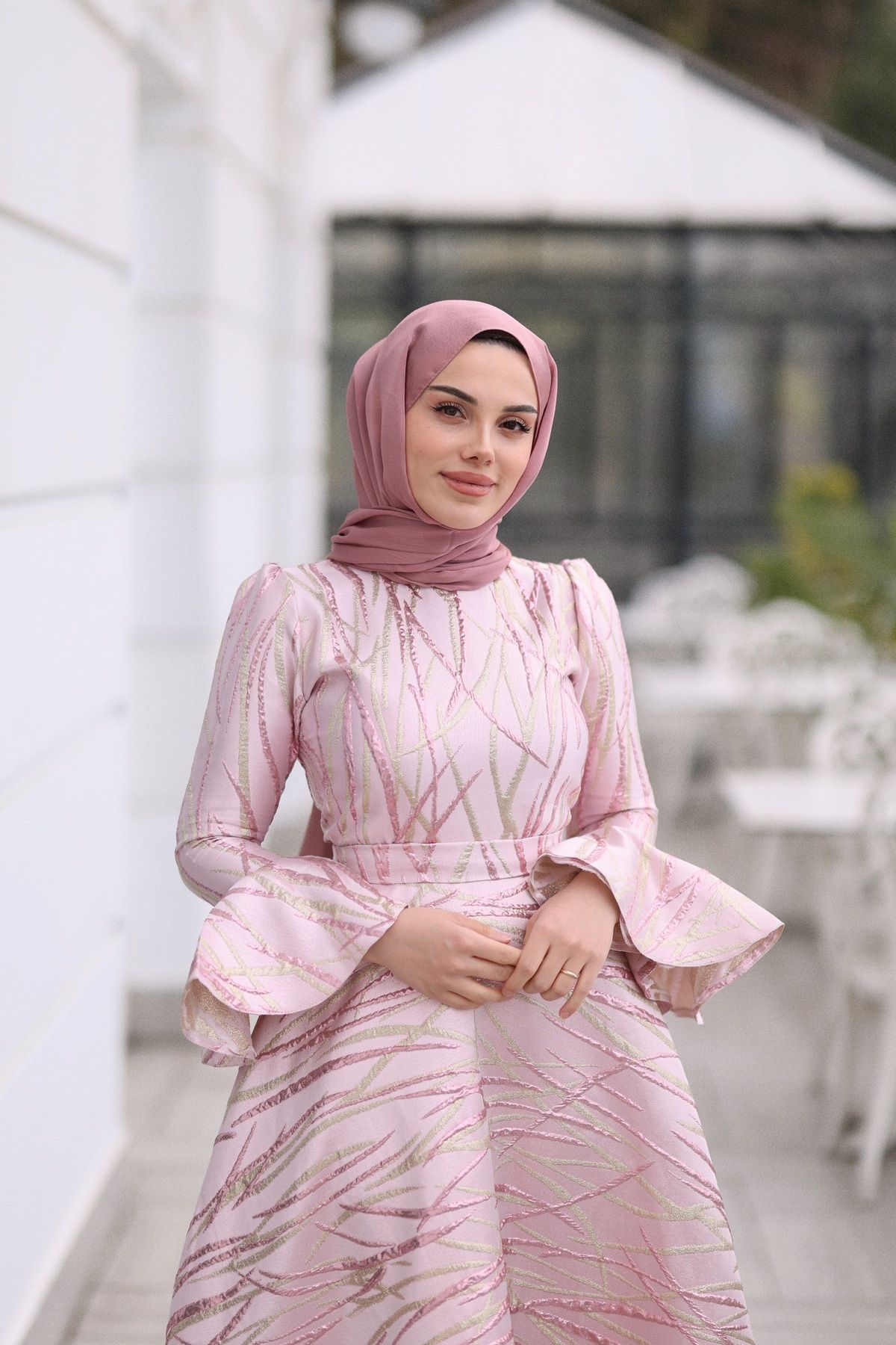 AYŞEYAMAÇLI KADIN PUDRA PEMBE KOLU VOLAN DETAYLI MATHİLDA TESETTÜR ABİYE ELBİSE