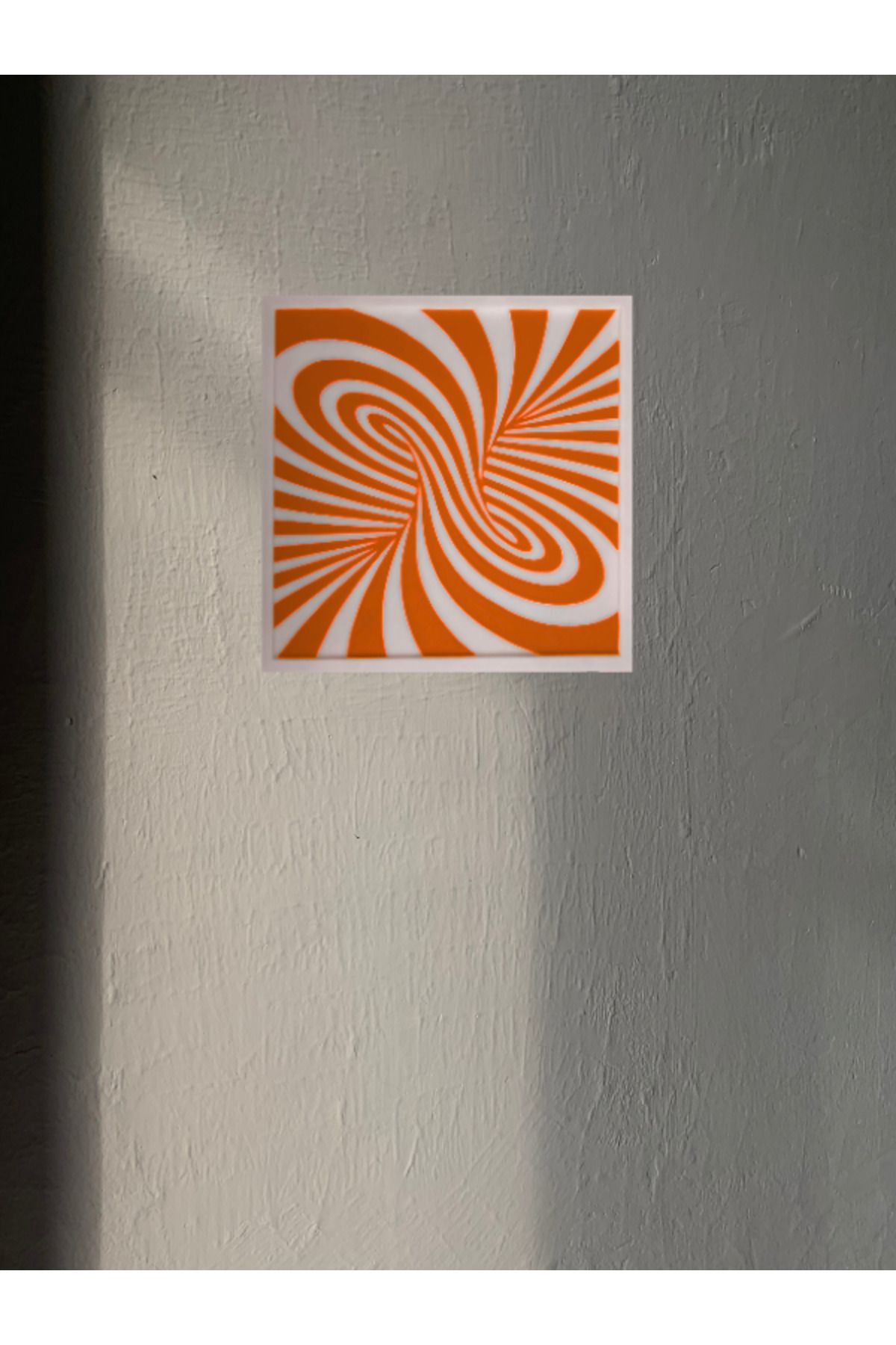 Madeora3D Modern Geometrik Kırmızı Beyaz Spiral Desenli Duvar Süsü - Dekoratif Tablo 19cm x 19cm
