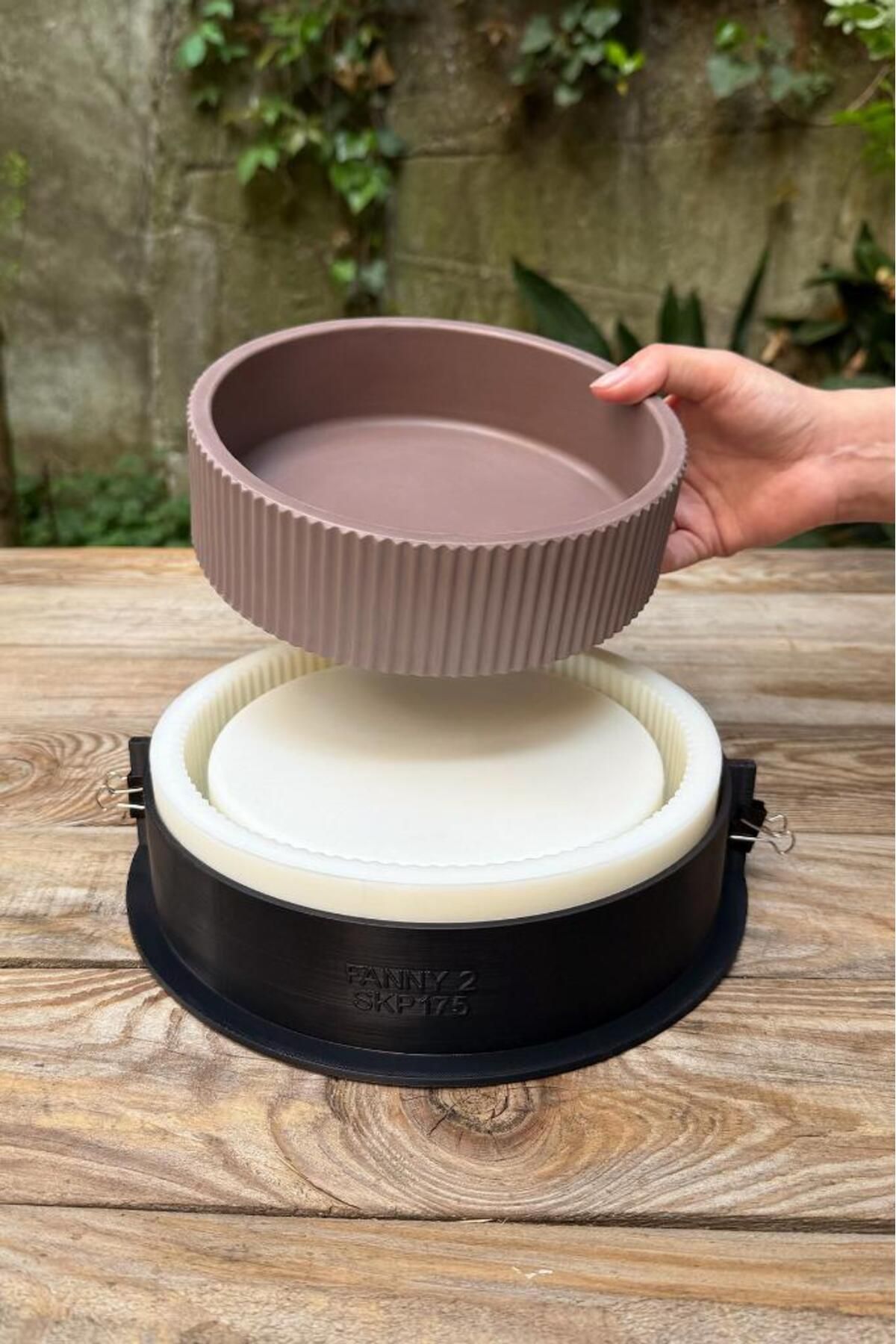 RufusConcept FANNY 2 Tırtıklı Kasnaklı Silikon Kap Kalıbı