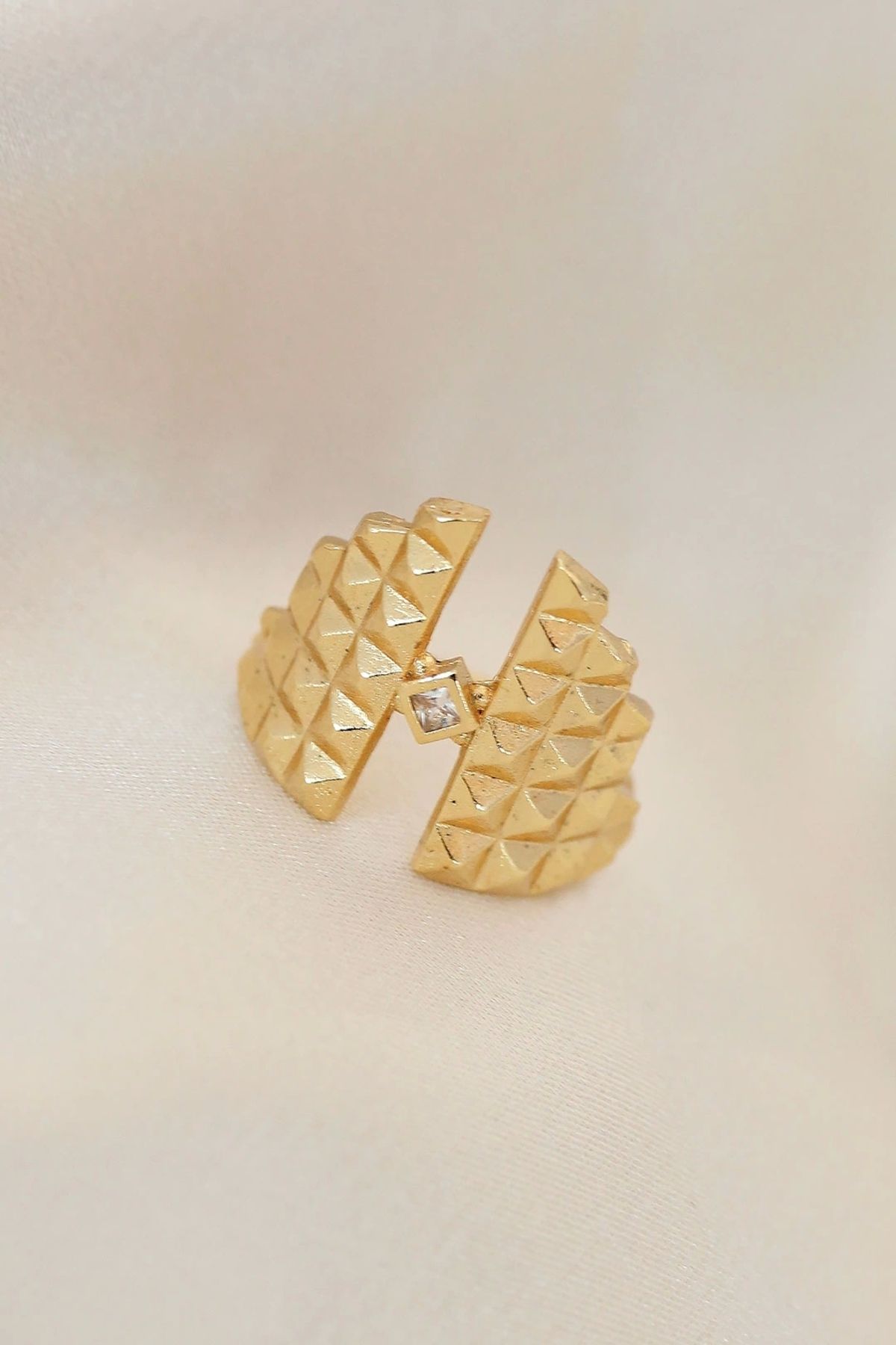 Clariss Ayarlamalı Gold Renk Metal Zirkon Taşlı Piramit Yüzük