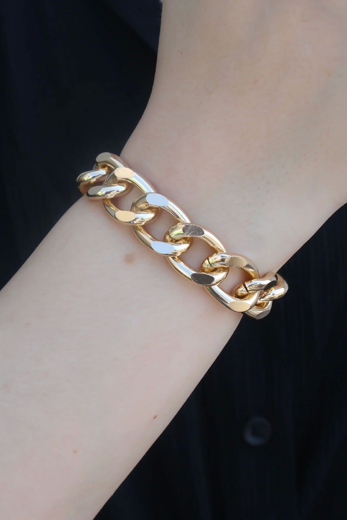 Clariss Gold Renk Kalın Zincir Model Kadın Bileklik