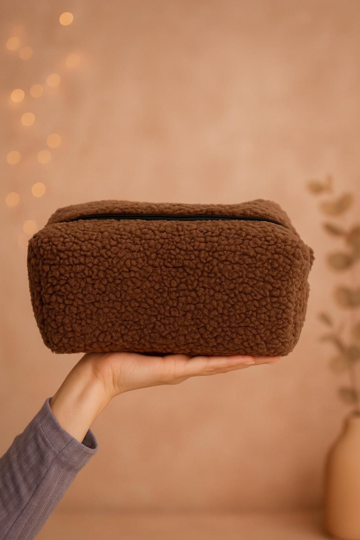MoonDay Textile Peluş Puf Makyaj Çantası Tedi Kumaş Kahverengi Yumuşacık
