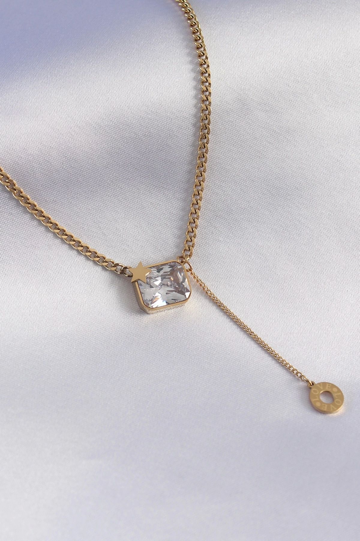Clariss 316L Çelik Gold Renk Zincir Model Zirkon Taşlı Yıldız Detay Kadın Kolye