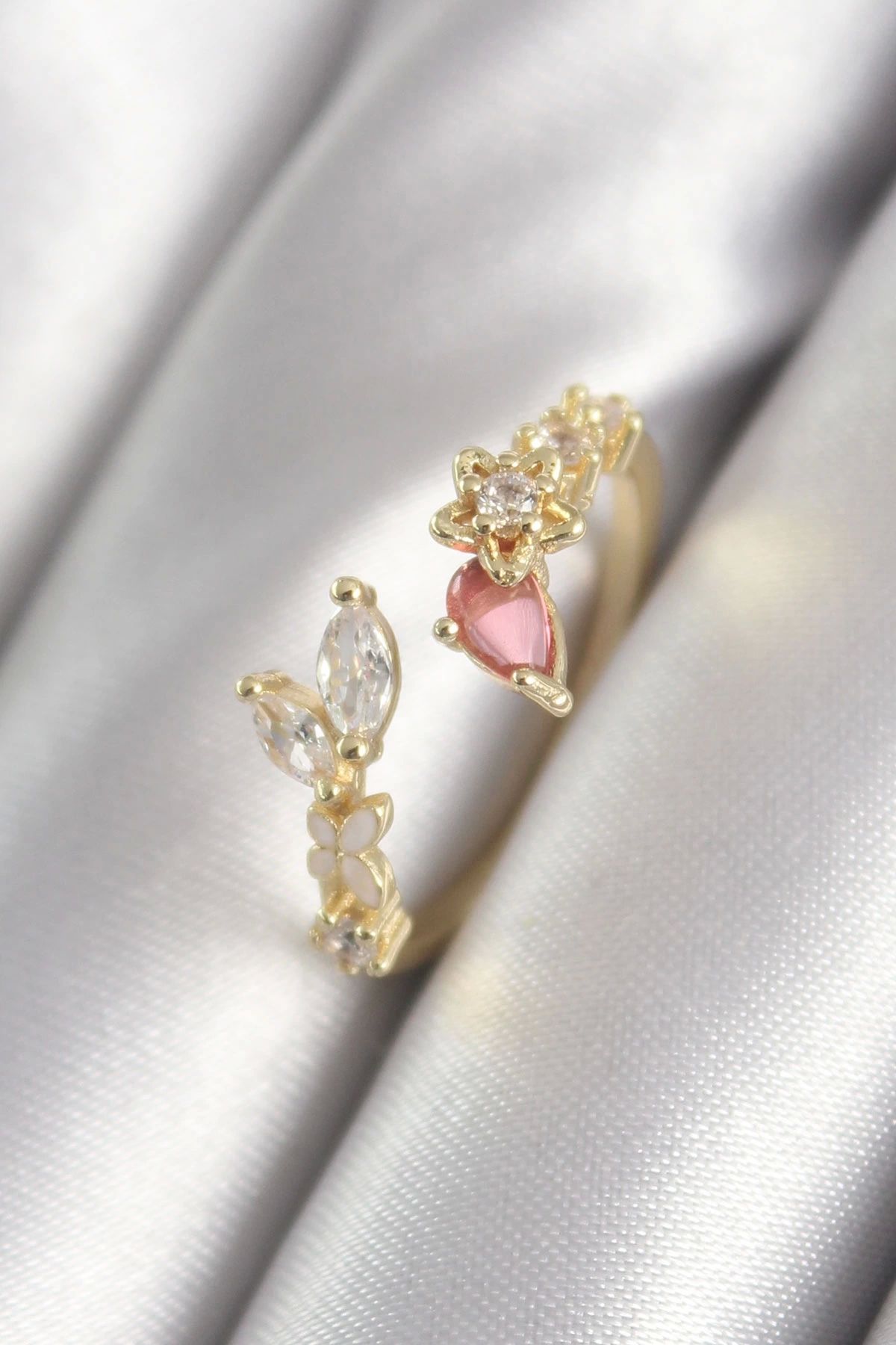 Clariss Pirinç Gold Renk Pembe Zirkon Taşlı Yıldız Model Kadın Yüzük