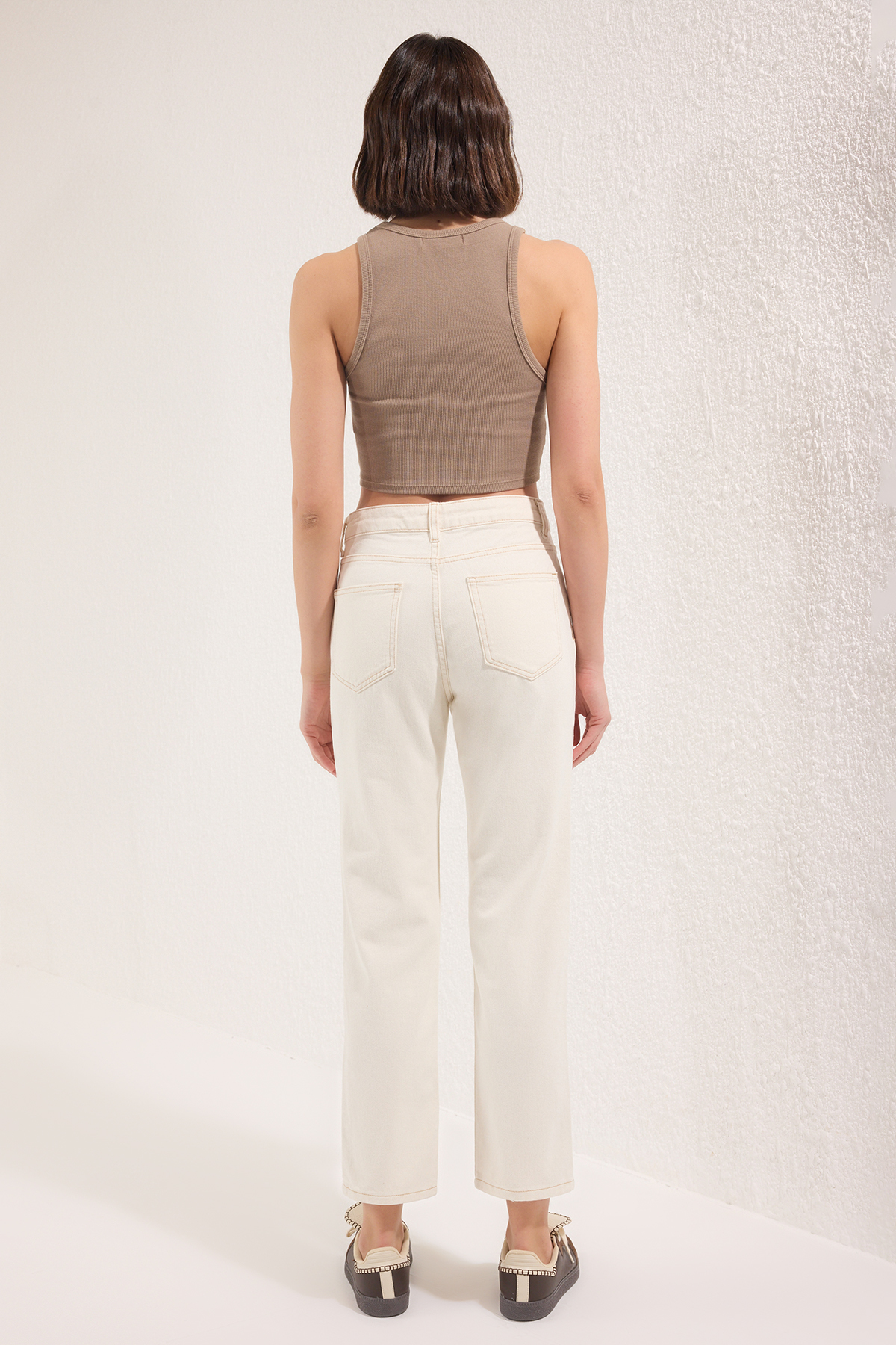 Trendyolmilla  Beyaz Yüksek Bel Düz Kesim Straight Jeans TWOSS25JE00106 - Görsel 4