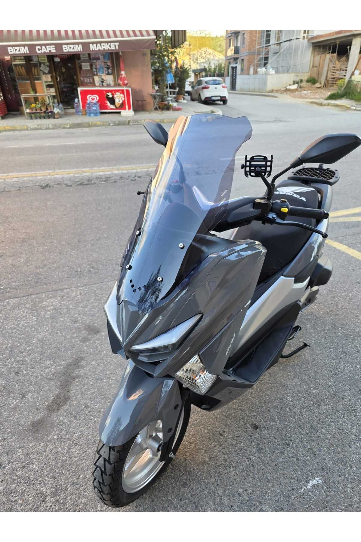 Revolt RSX4 Siperlik Ön Cam 2022-2025 Model 65cm Füme Renkli 4mm ORTA BOYLU