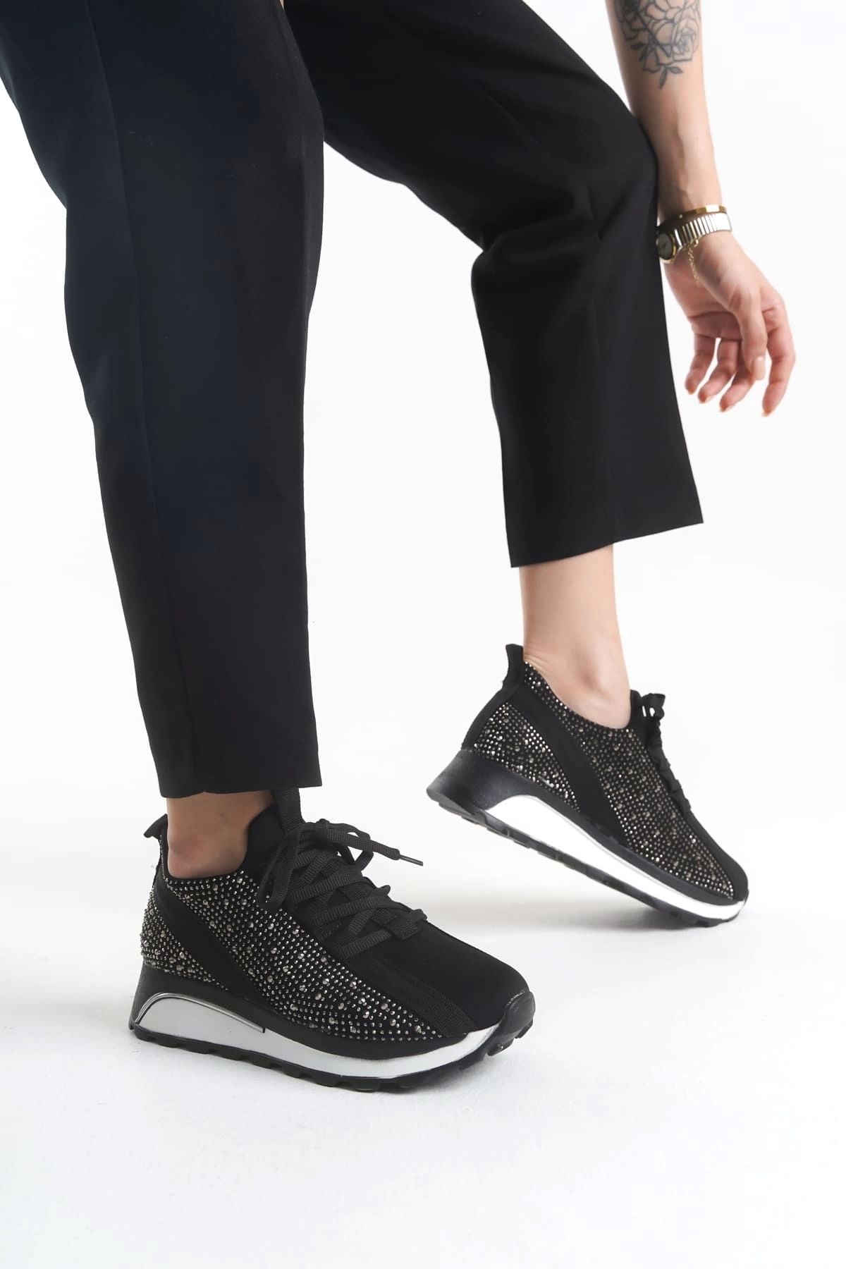 Joy Ayakkabı ALYA Bağcıklı Ortopedik Taban Taşlı Kadın Sneaker Spor Ayakkabı BT - Siyah