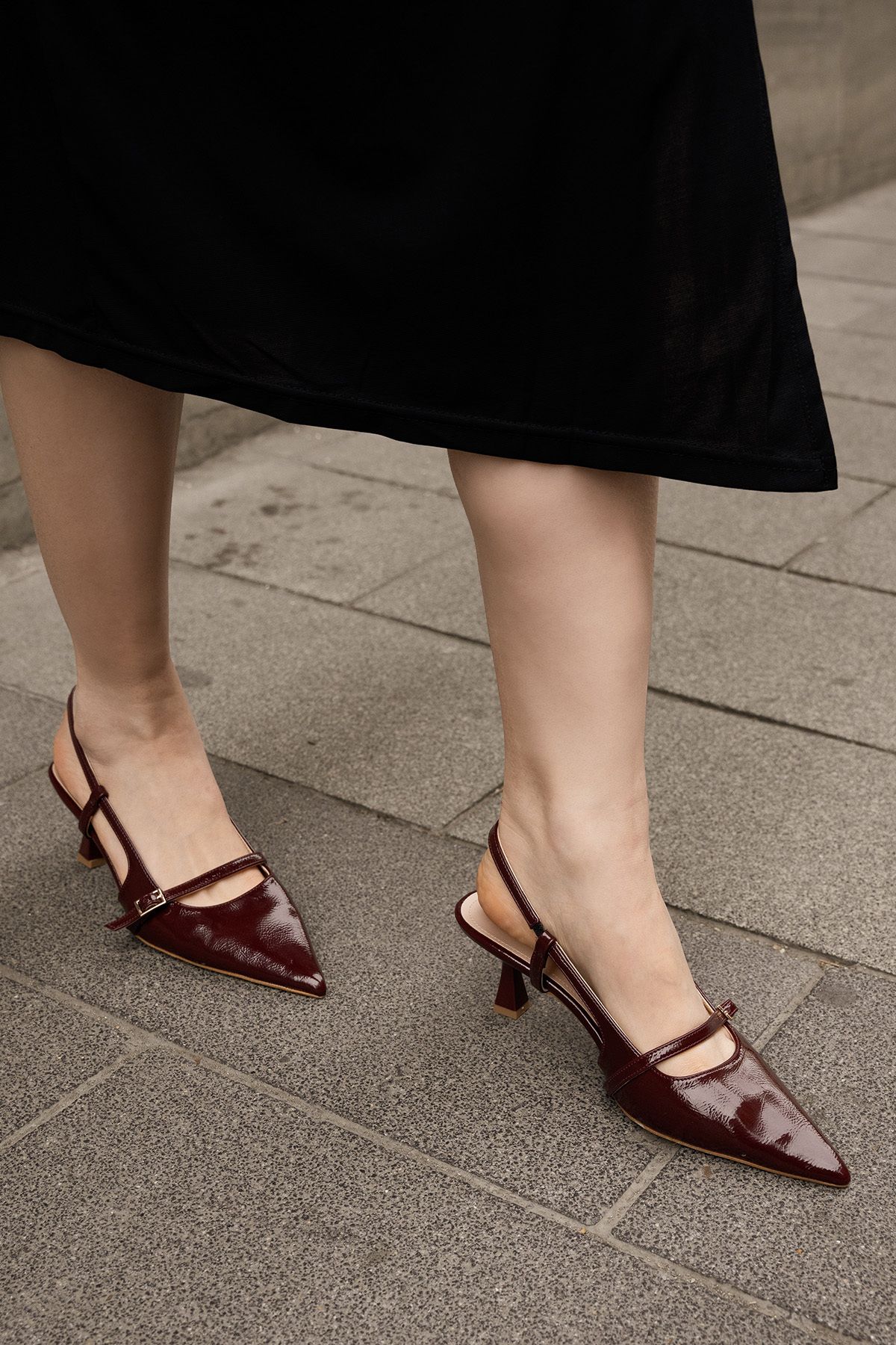 Marjin-Burgundowe lakierowane buty damskie na obcasie typu stiletto z szpiczastym noskiem i paskiem 6