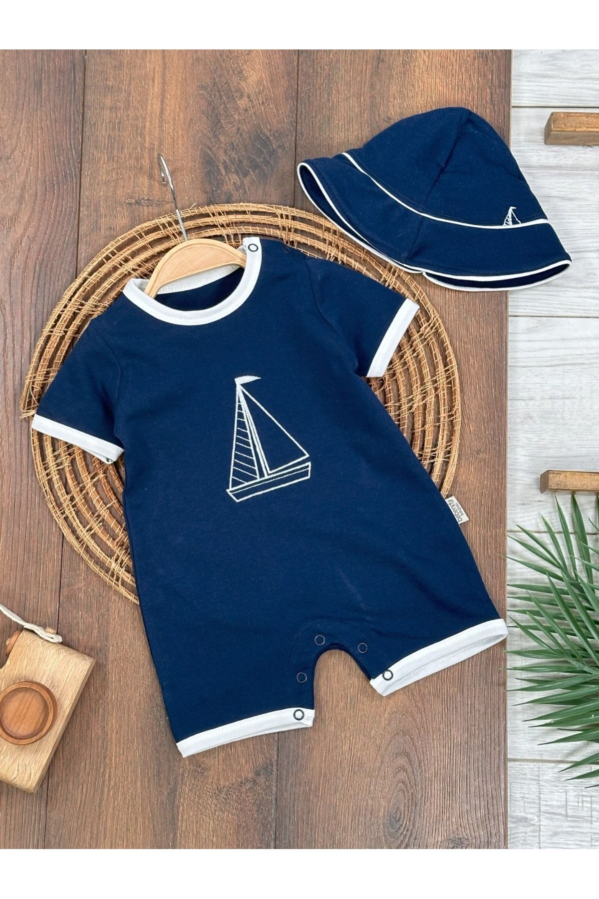 Adda Baby Erkek Bebek Yazlık Çıtçıtlı Denizci Şapkalı Pamuklu Şort Tulum Yazlık Desenli