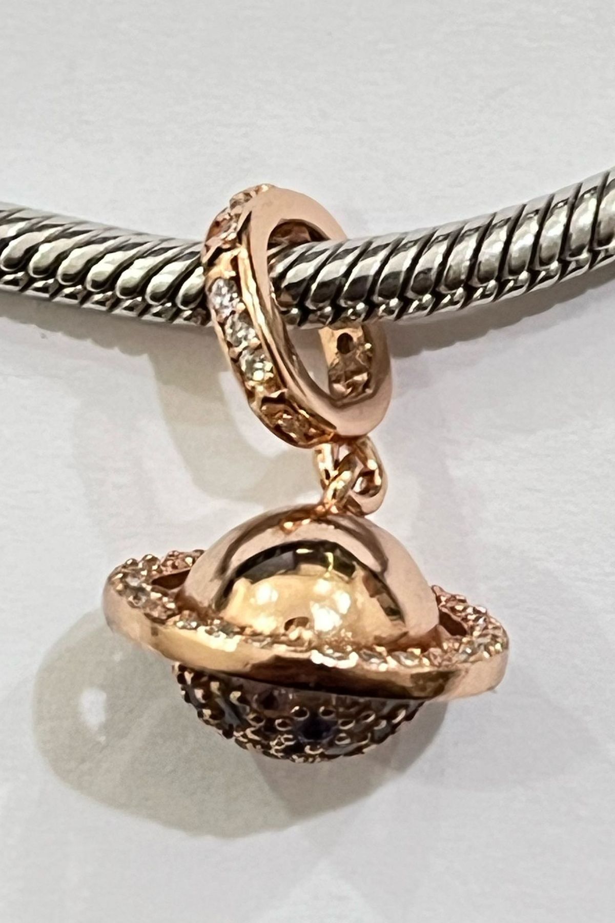 Fubena Rose Taşlı Satürn Sallantılı Charm