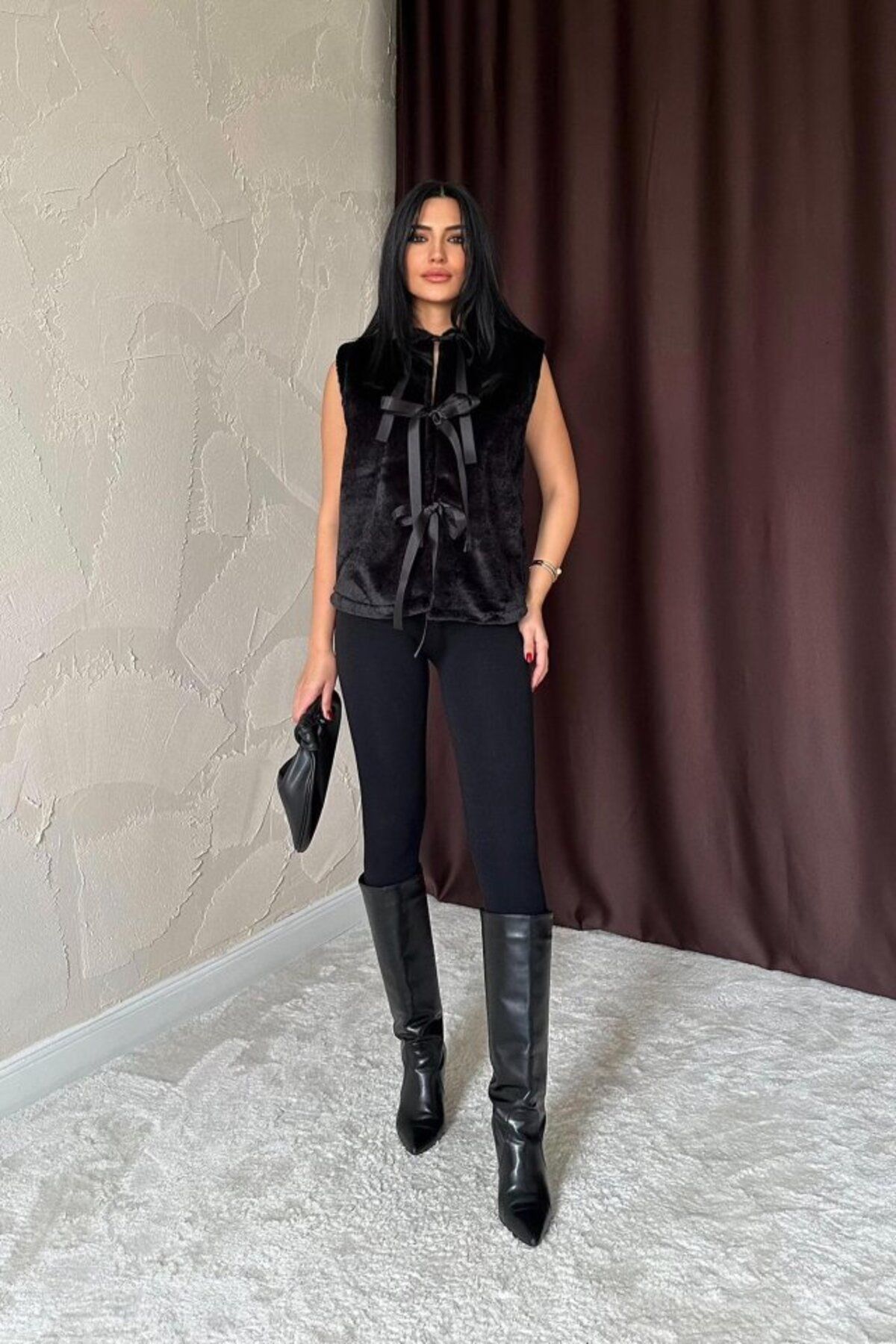 velmorafashion Siyah Fiyonklu Peluş Yelek