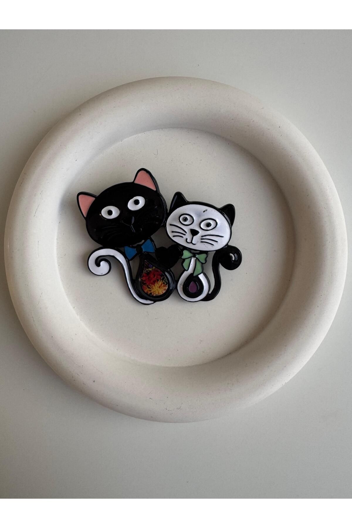 Niss Store Siyah-Beyaz Kedi Broş
