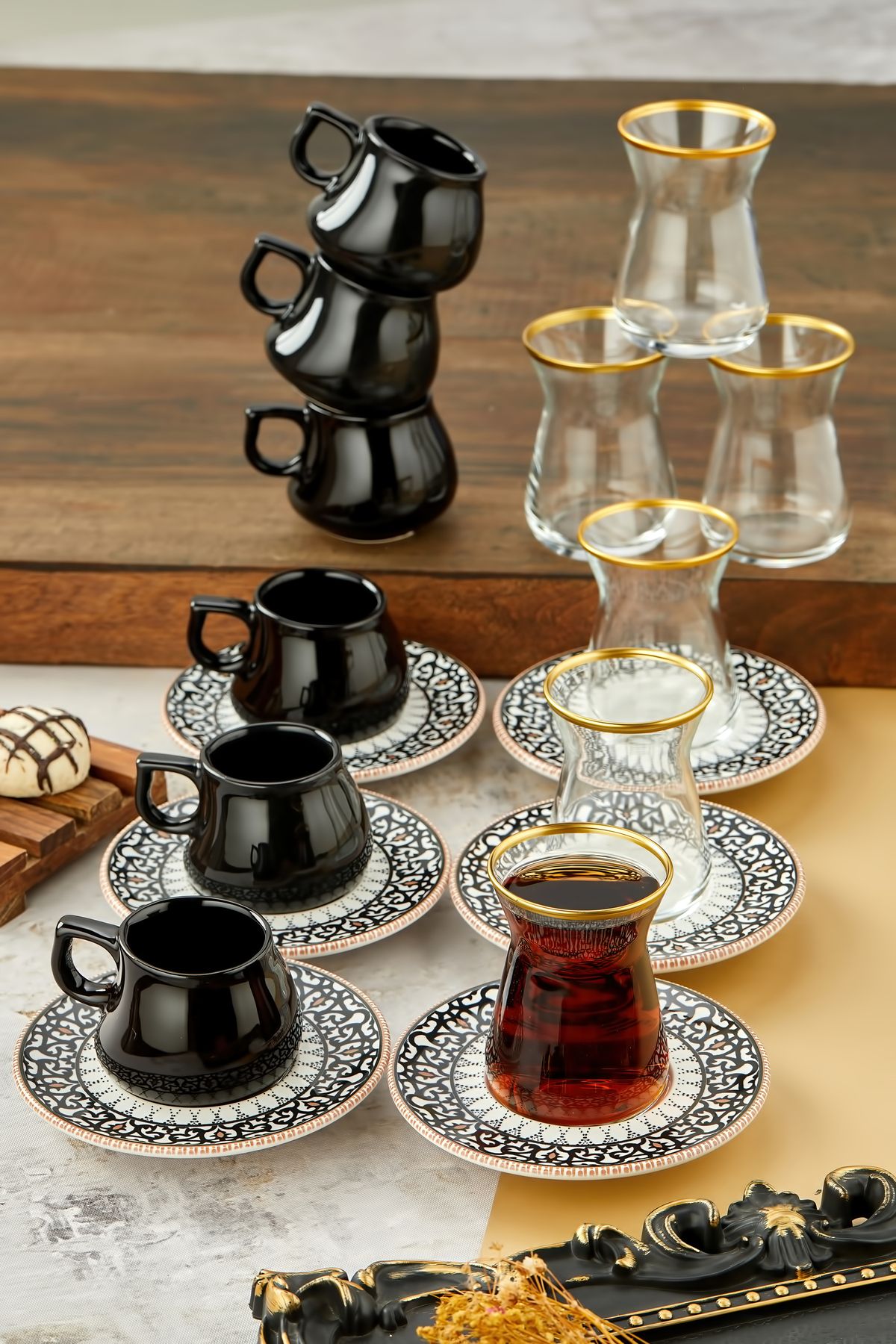 Babion Siyah Motifli Özel Seri 18 Parça Kahve Fincan Takımı ve Çay Seti