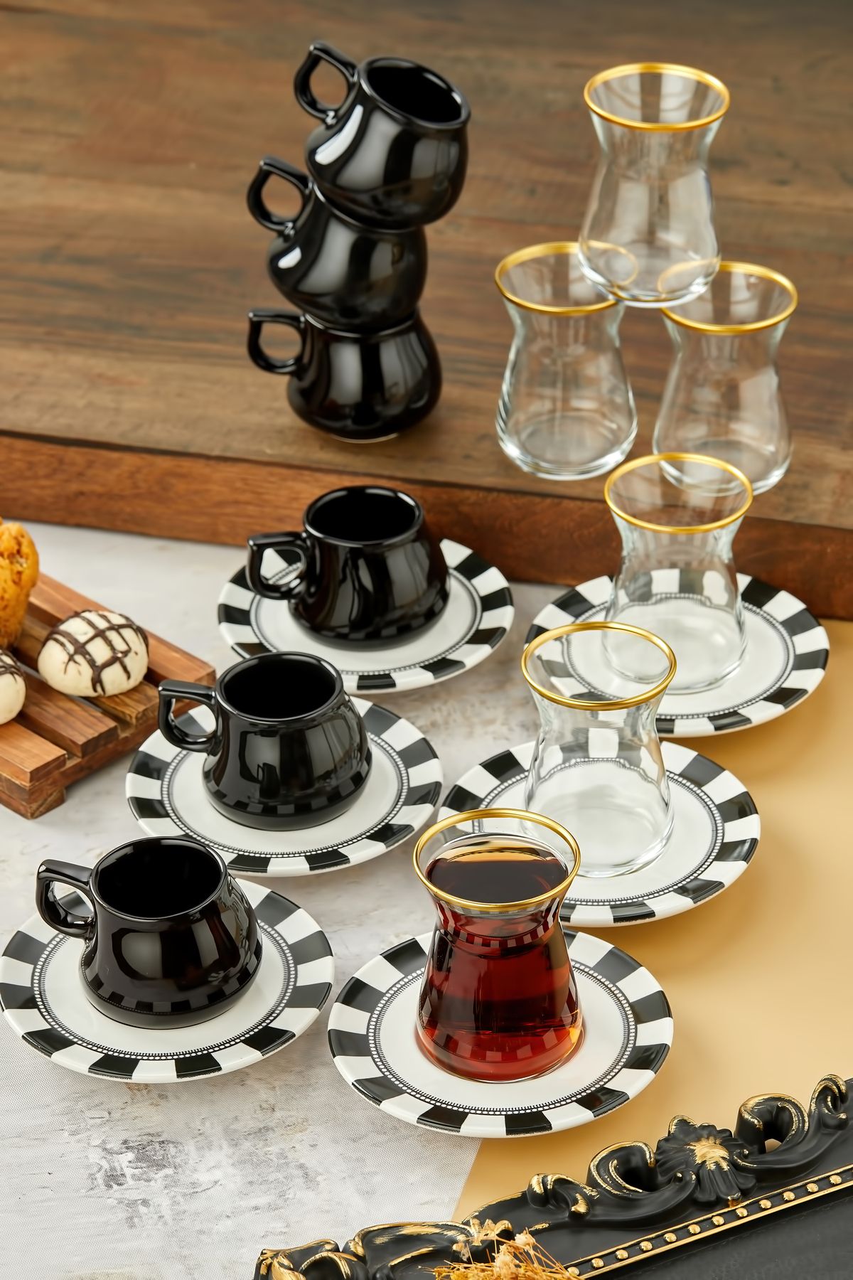Babion Black White Özel Seri 18 Parça Kahve Fincan Takımı ve Çay Seti