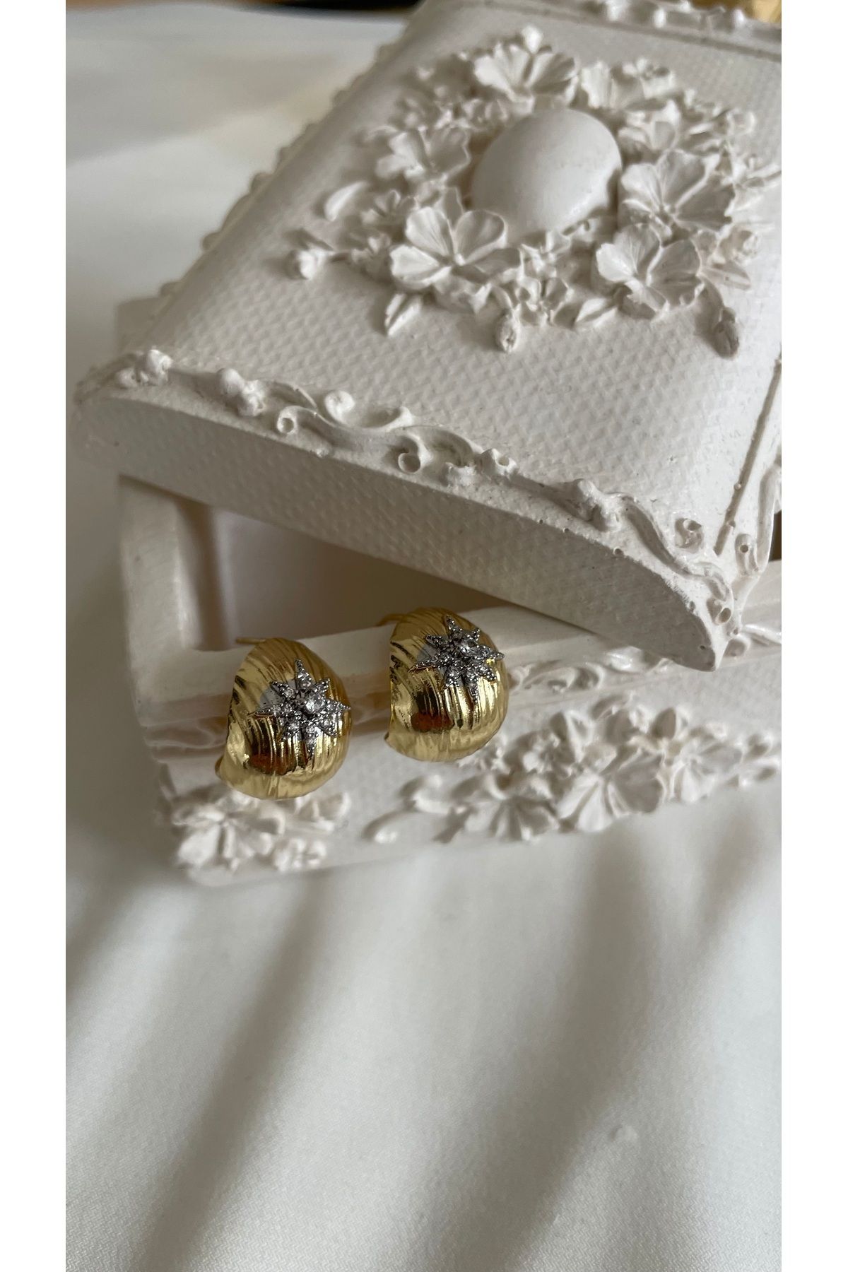ZEYCE Gold Kuzey Yıldızı Detaylı Kararmaz Küpe