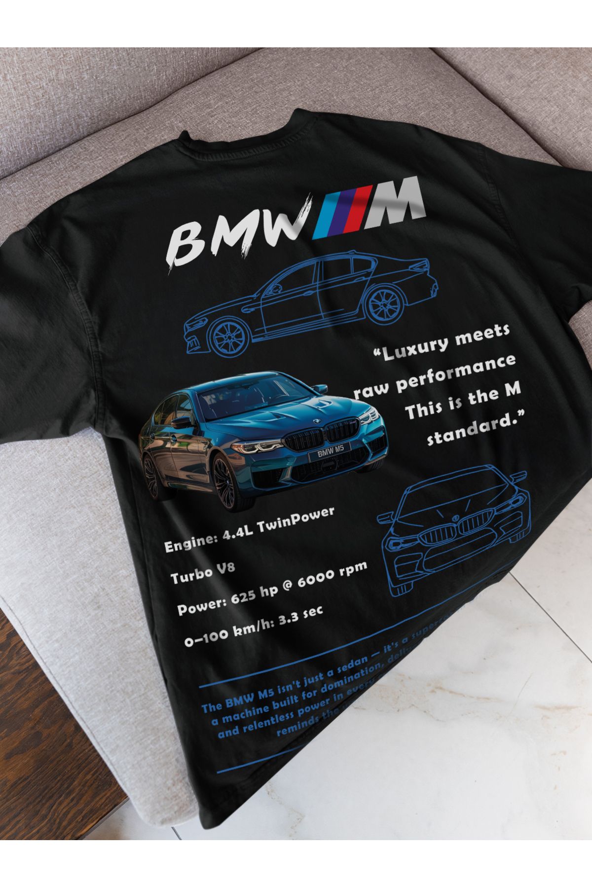 swOzz BMW M5 Teknik Çizim ve Performans Bilgili Oversize Unisex Tişört – Siyah Araba Temalı Tasarım