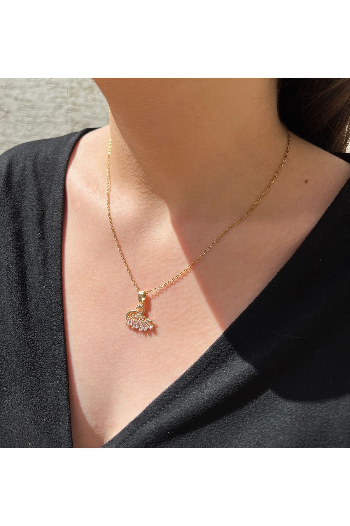 Lilac Jewelry 316L Çelik Zincir Gold Renk Zirkon Taşlı Kuğu Tasarımlı Kolye