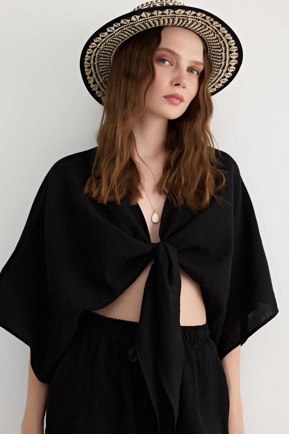 CoolLook Önden Bağlanabilir V Yakalı Göğüs Dekolteli Seksi Çeyrek Yarasa Kol Crop Gömlek