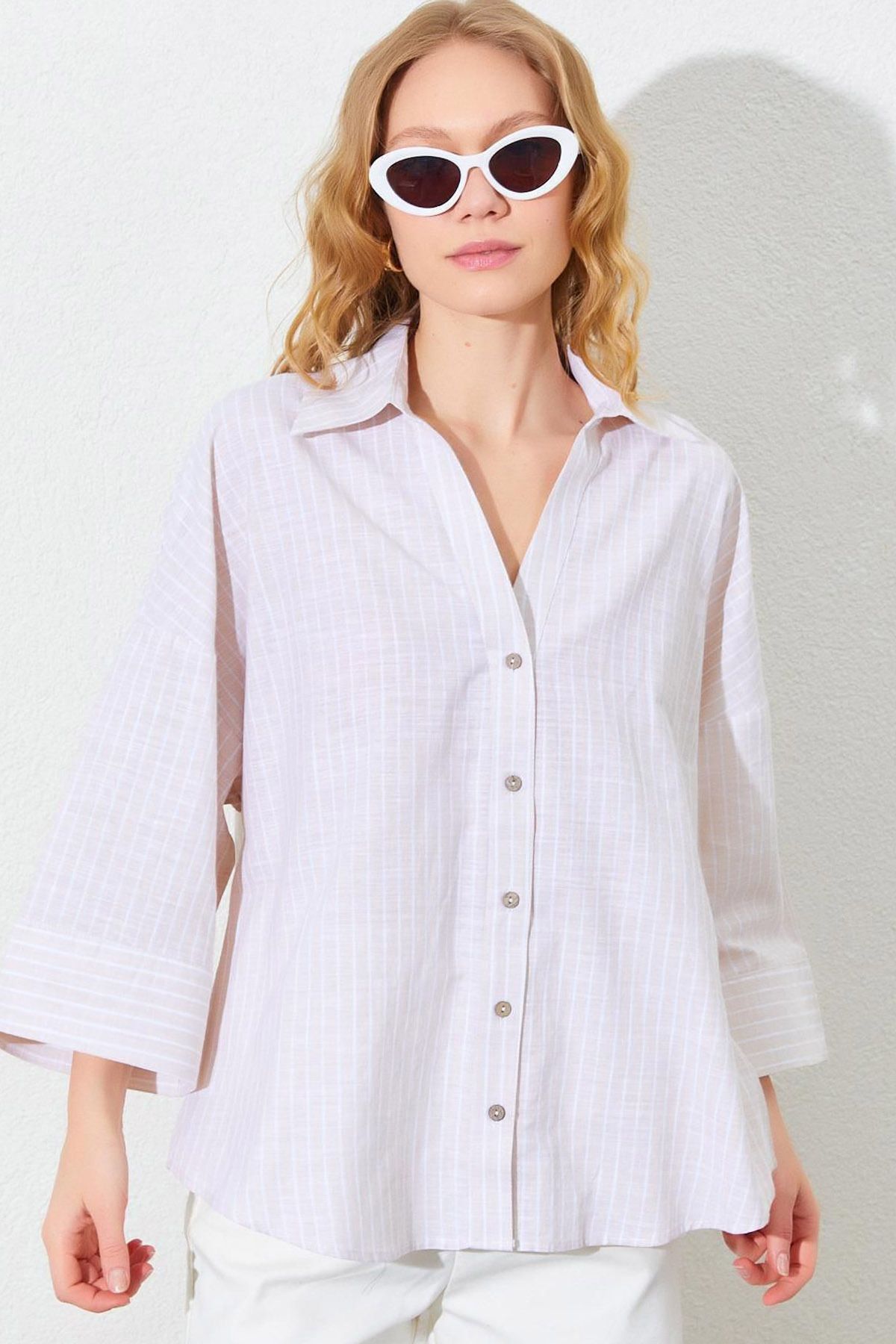 Ottawe Relaxed Fit Rahat Kesim Geniş Duble Kollu Düğme Kapama Çizgili V Gömlek Yaka Oversize Casual Gömlek