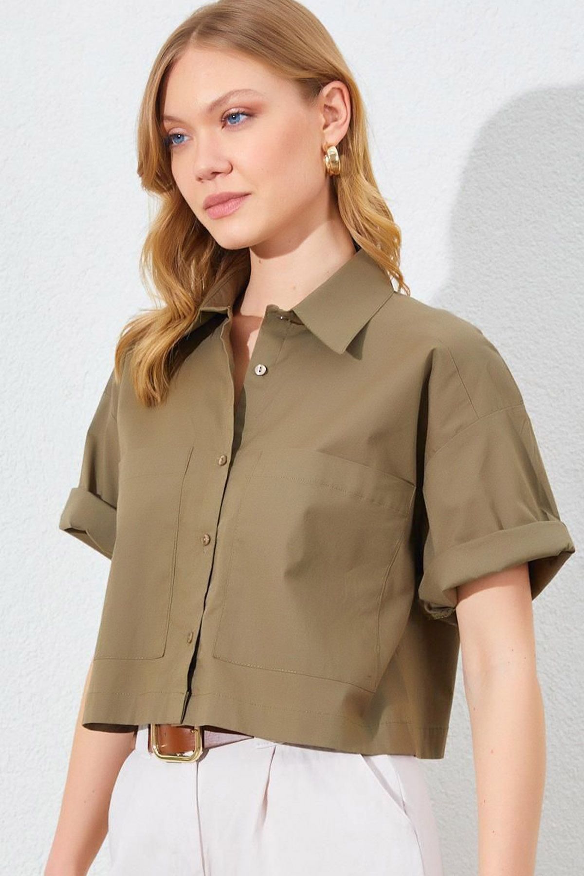 Ottawe Regular Fit Rahat Kesim Çift Cepli Gömlek Yakalı Düğme Kapama Casual Kısa Duble Kol Gömlek