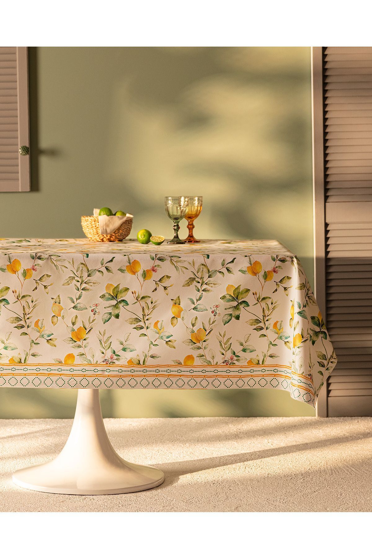 Madame Coco M.C Debora Pvc Masa Örtüsü - 140x140 Cm