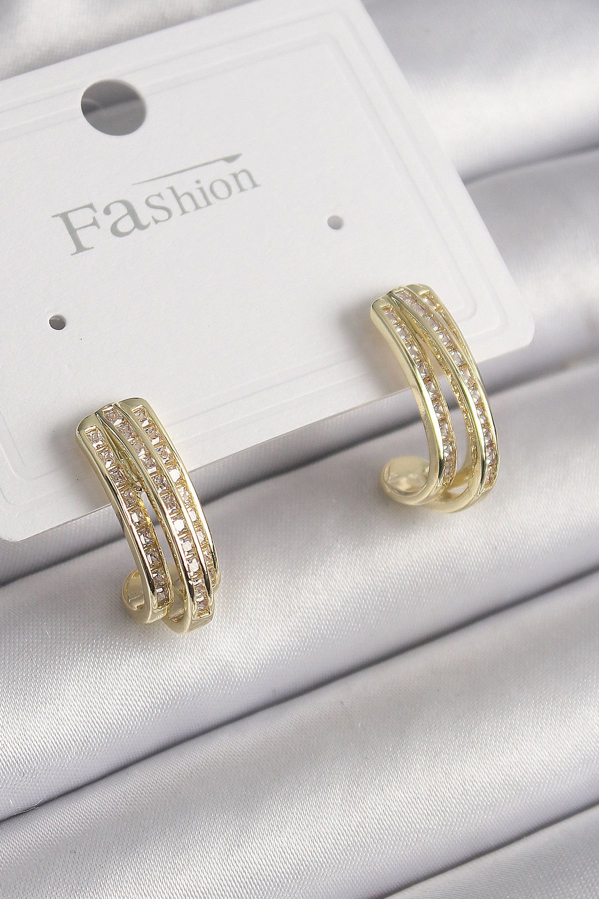 BZK ACCESSORİES Pirinç Gold Renk Zirkon Taşlı Yarım Halka Model Kadın Küpe