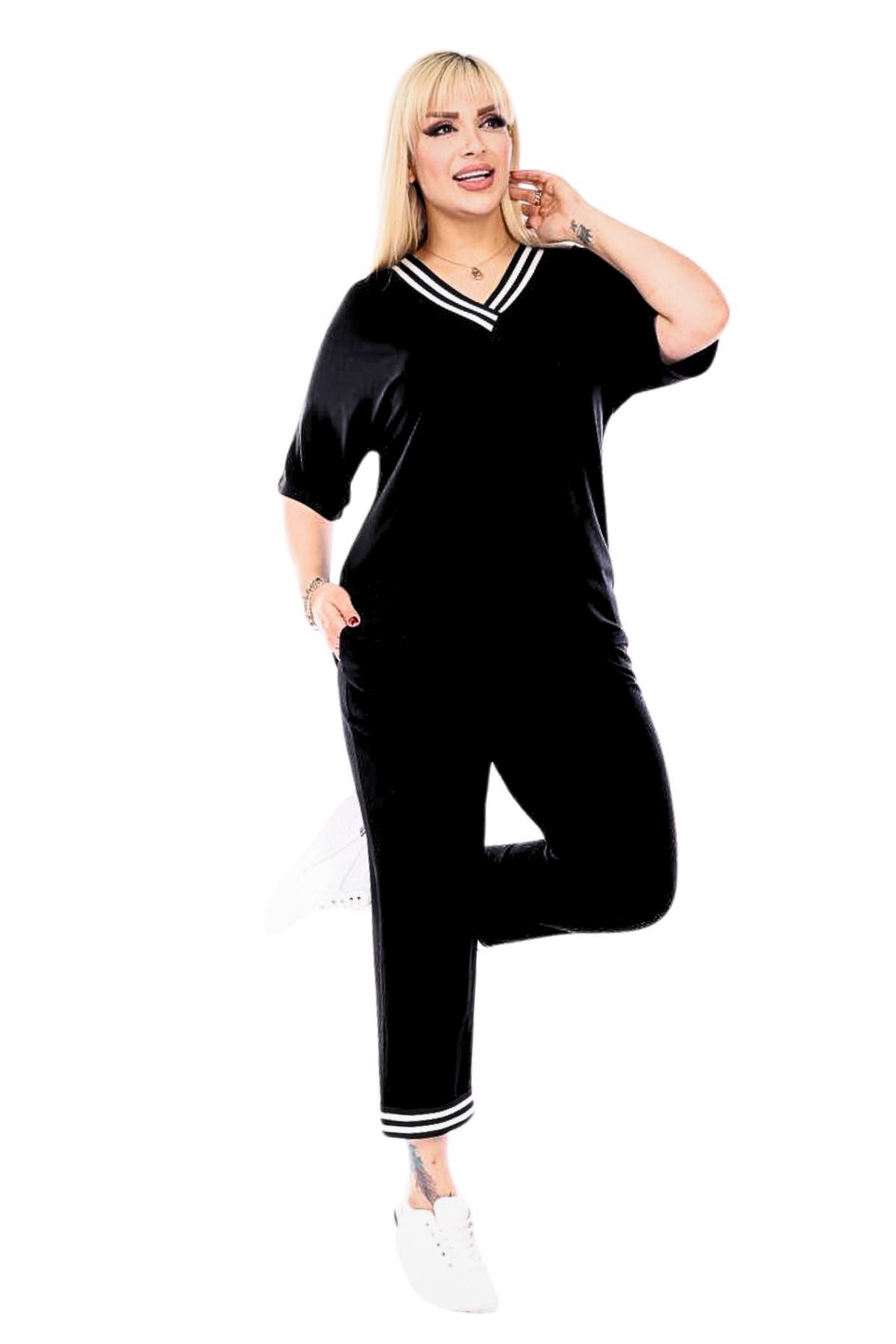 Hazinedan-Set de trening Capri elastic cu mânecă scurtă, cu decolteu în V, negru, cu dungi 5