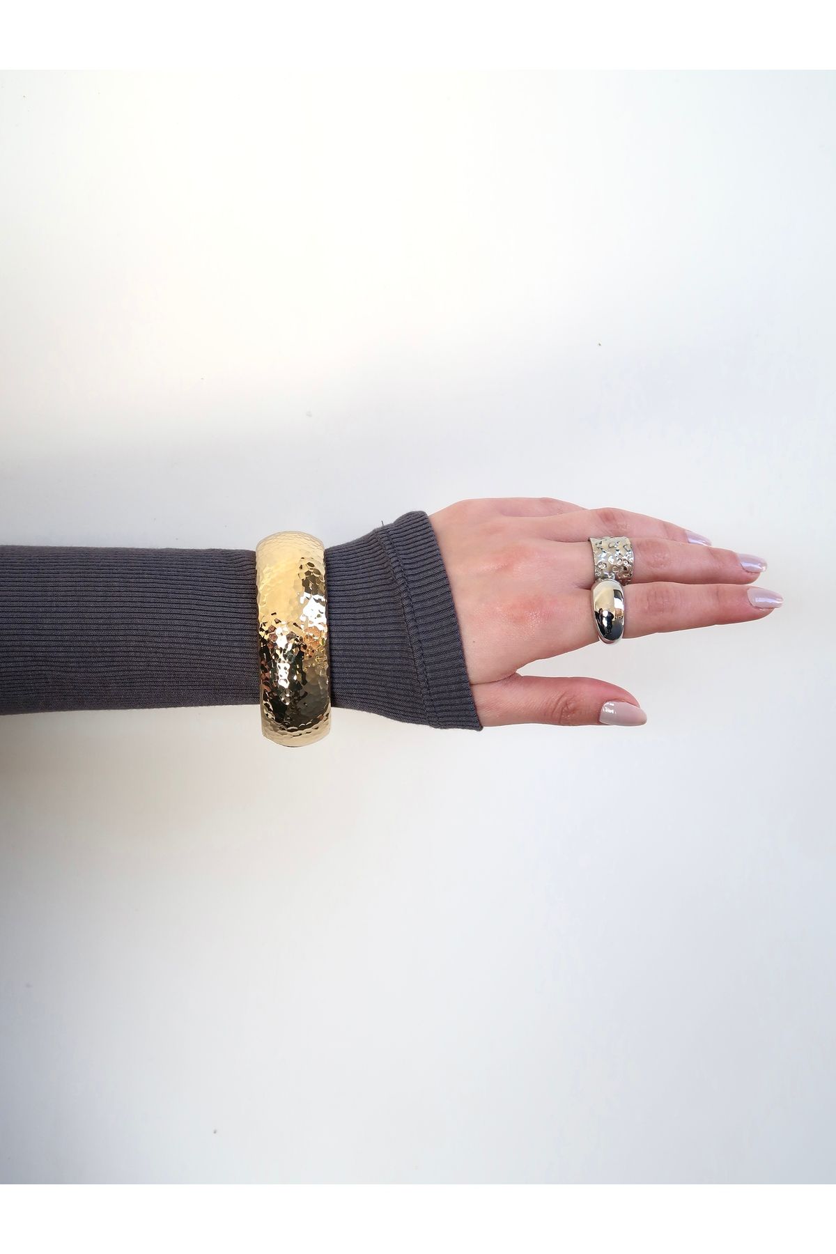 Roosvel Crash Cuff / Ezilmiş Dokulu Kelepçe