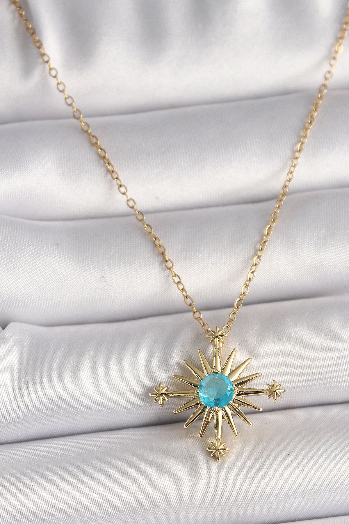 MMB Boutique 316L Çelik Gold Renk Zincir Mavi Taş Detaylı Kuzey Yıldız Model Kadın Kolye