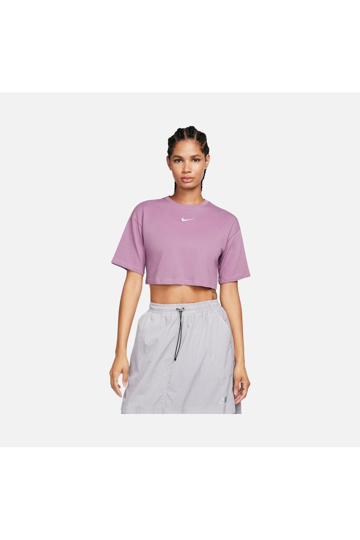 Nike Sportswear Cropped Short-Sleeve Kadın Tişört