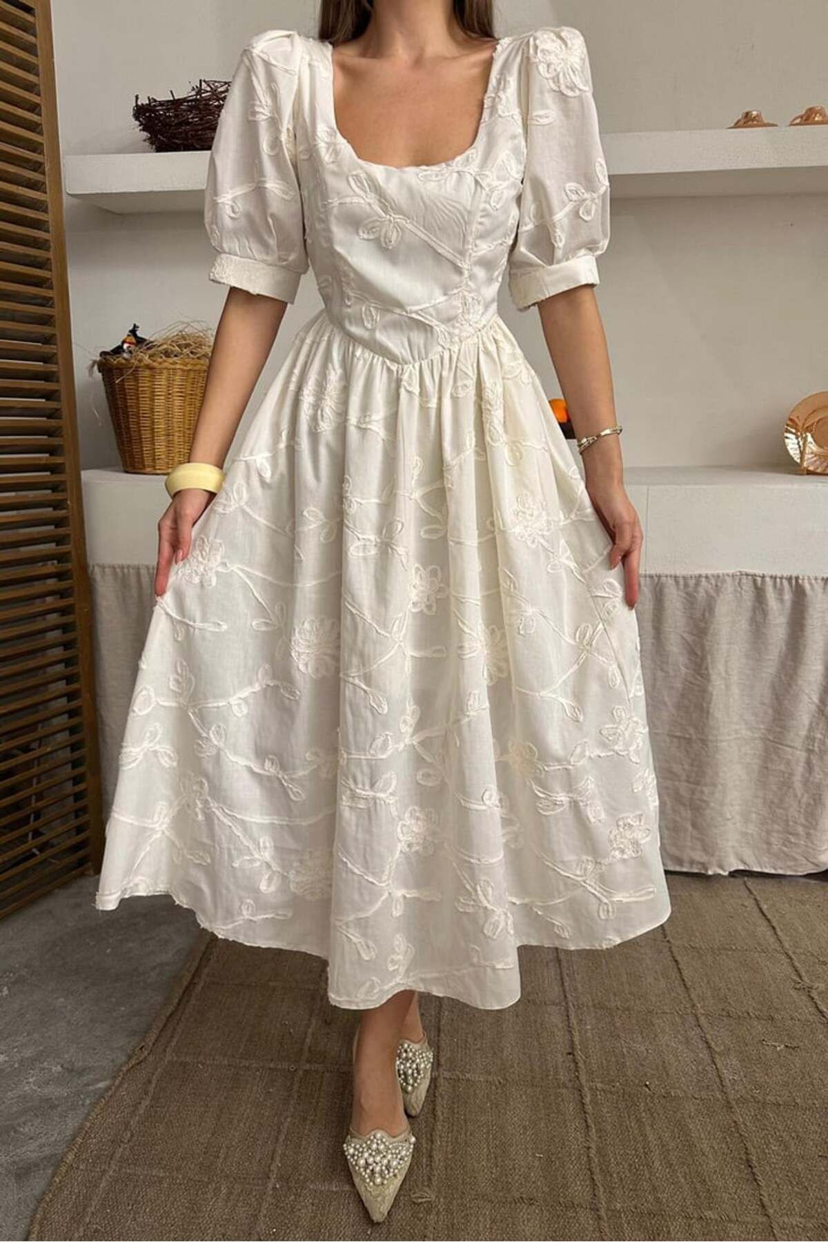 Store Balon Kol Brode Nakış İşlemeli Elbise - Ekru