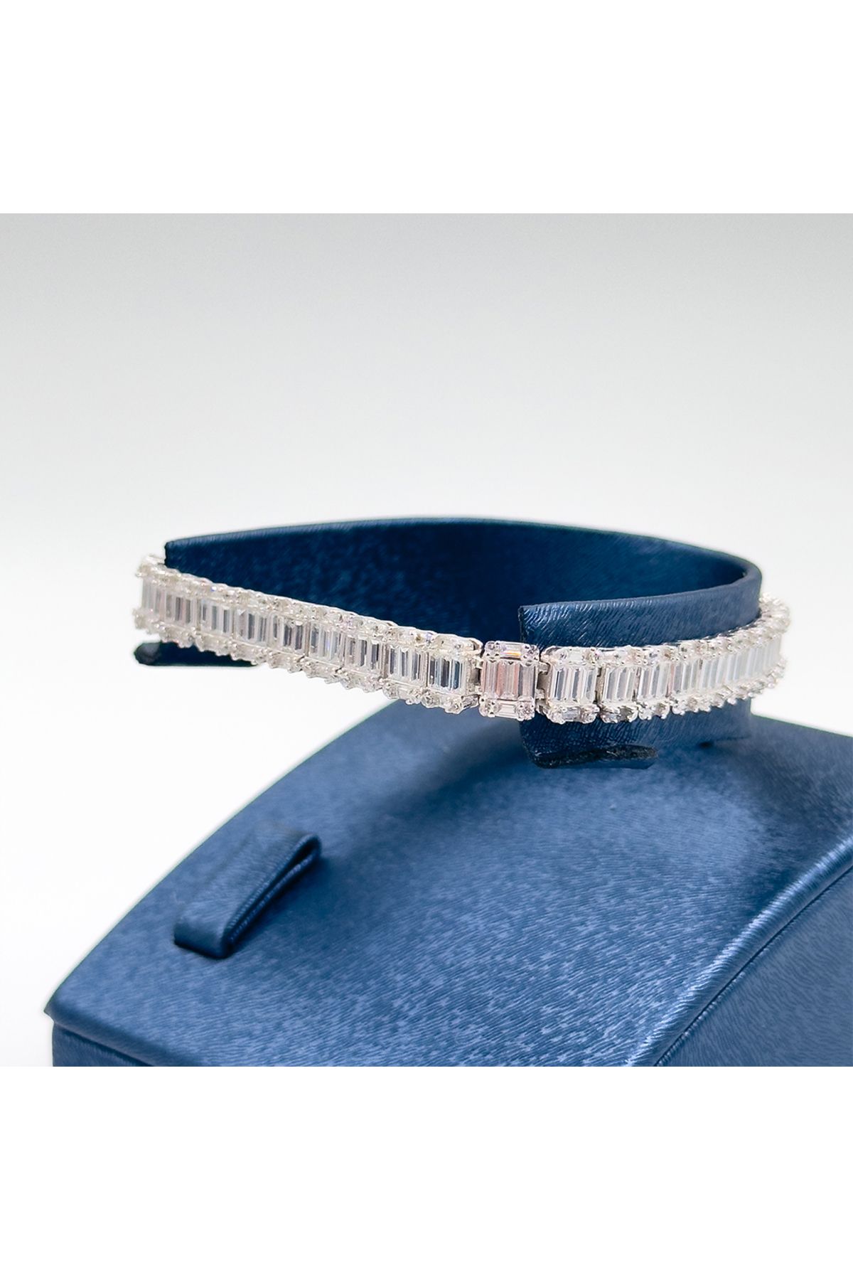 Livora Jewelry Baget Taşlı Su Yolu Gümüş Bileklik