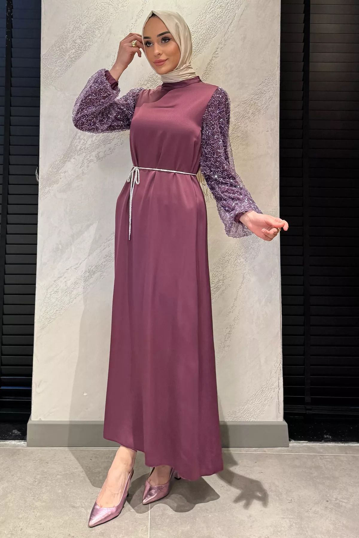 julude Mor Kolları Güpürlü Taşlı Bel Bağcıklı Tesettür Saten Abiye Elbise
