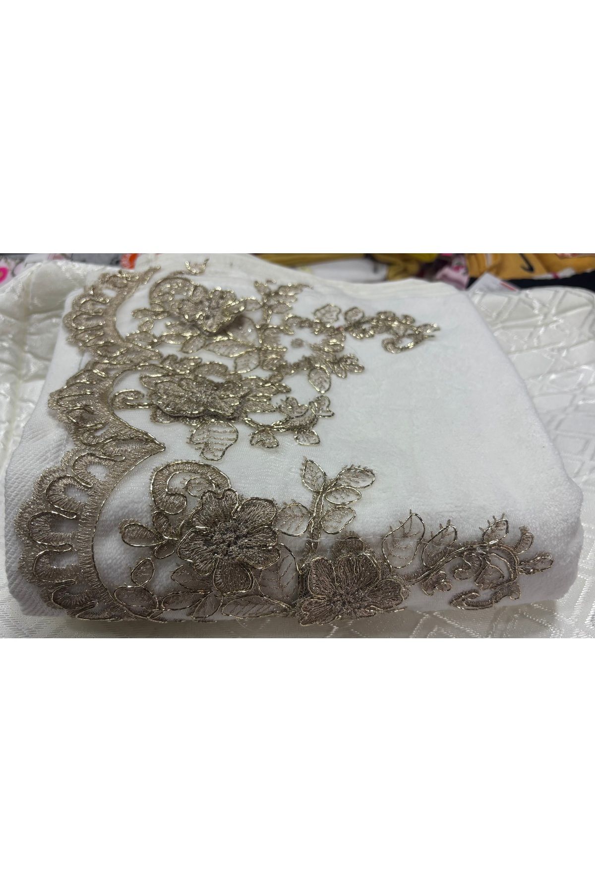 Muensu Çeyizlik Nakışlı Fransız Kadife Havlu 1 Adet One Size 0001