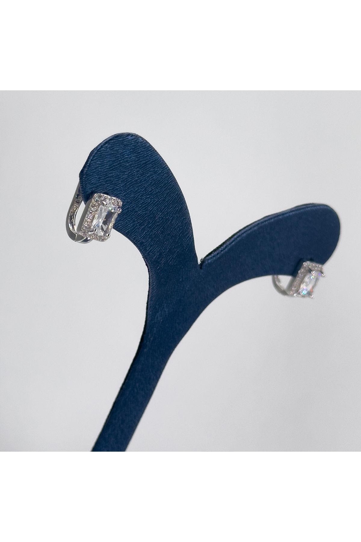 Livora Jewelry Baget Taşlı Sabit Gümüş Küpe