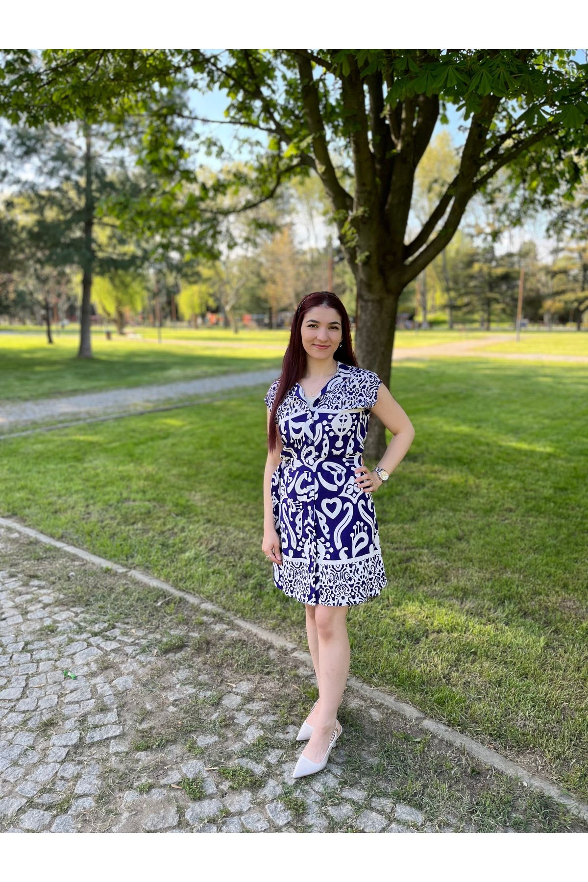 Butik Kuşaklı Lacivert / Beyaz desenli elbise